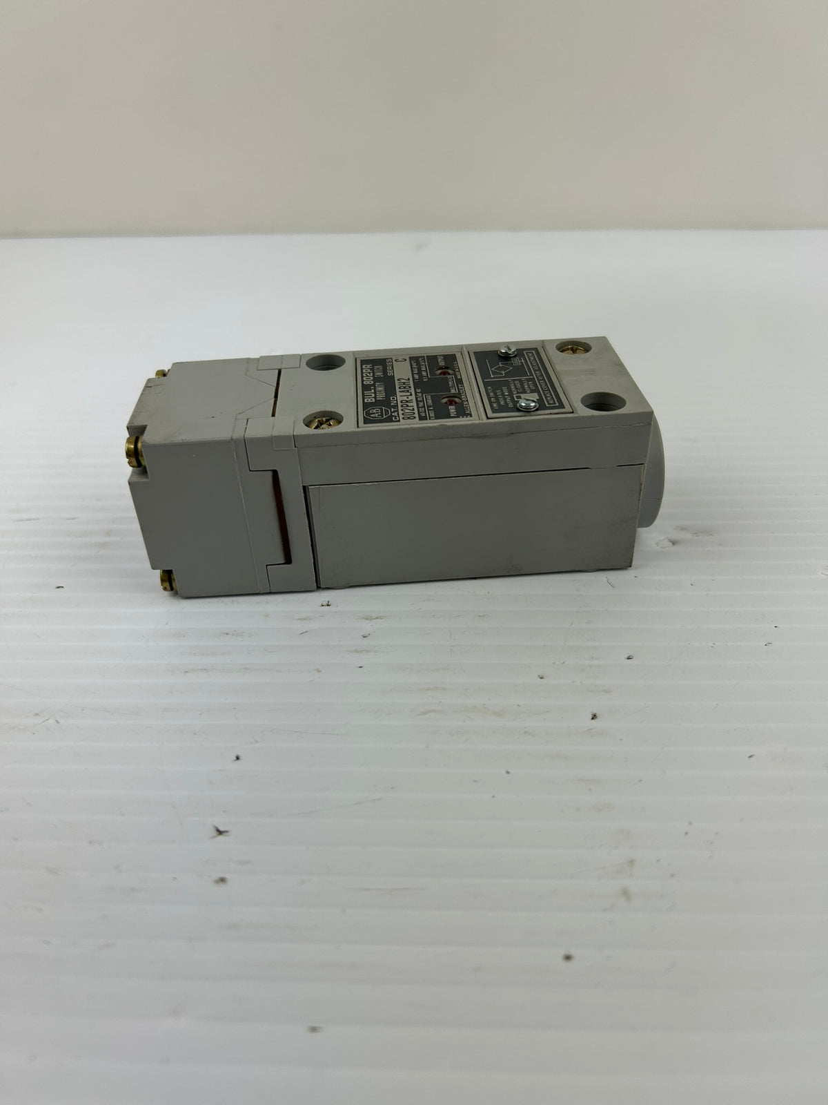 Allen-Bradley 802PR-LABH2 Inductive Proximity Sensor Series C 60-132VAC 14mm