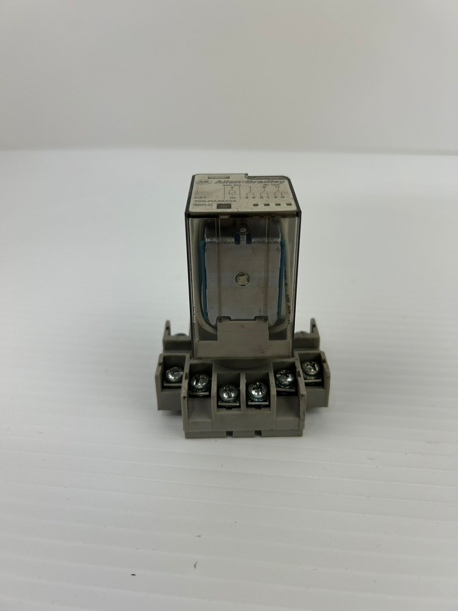 Allen-Bradley 700-HA33Z24 Series D General Purpose Relay 24VDC and Socket