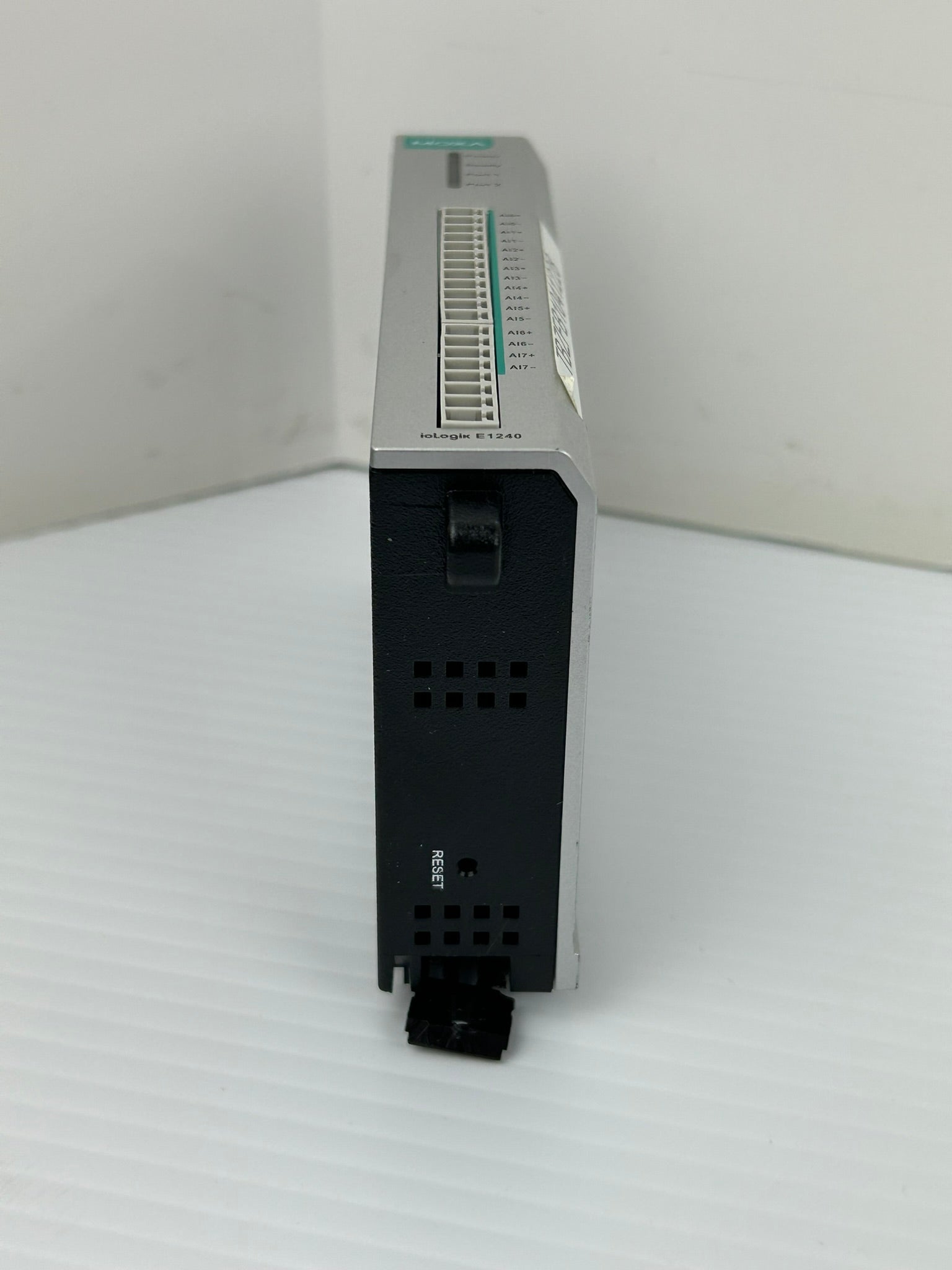 Moxa ioLogik E1240 Remote Ethernet I/O Module Rev 1.0.4 12-36VDC 400mA