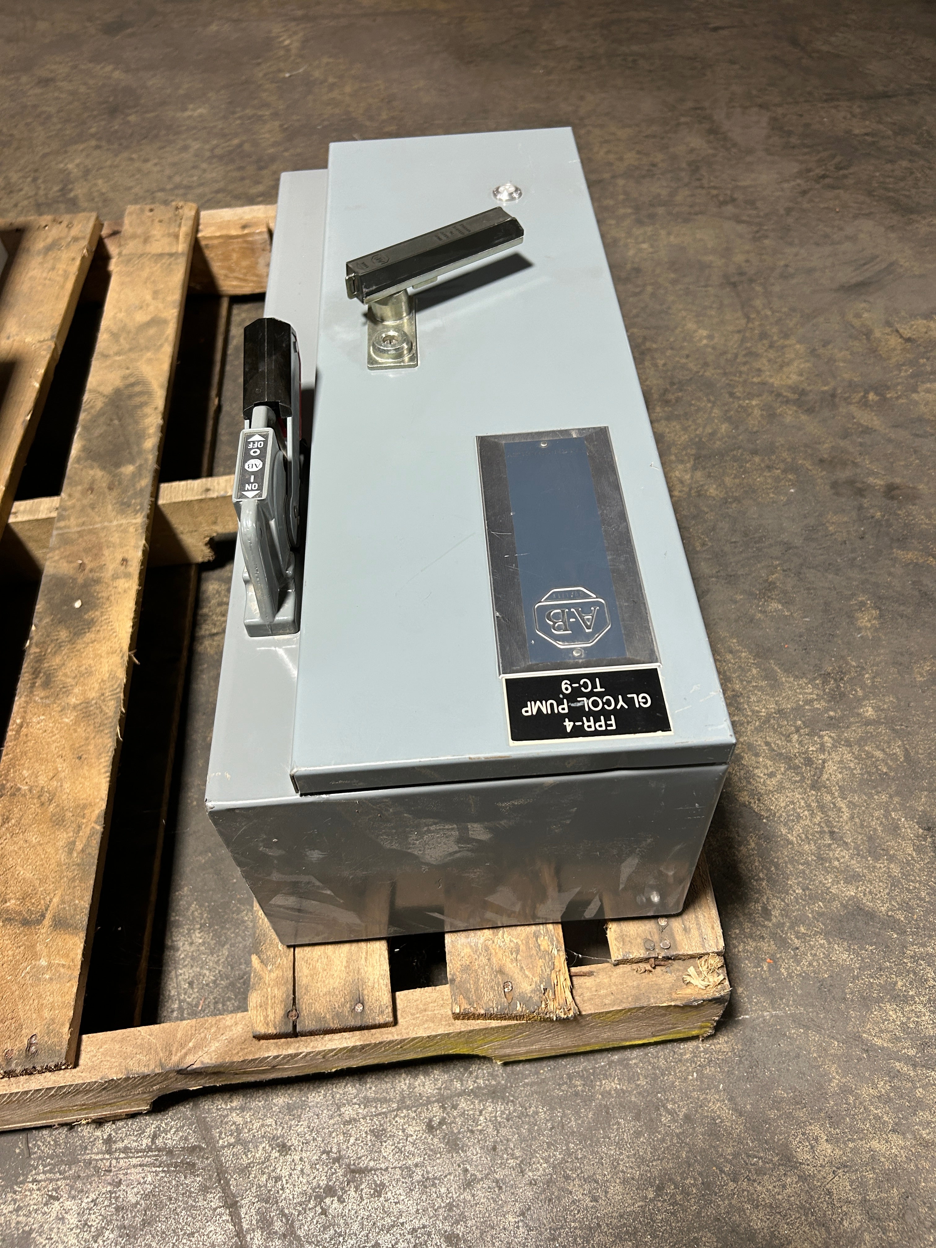 Allen Bradley Size 1 Combination Motor Controller Starter 512-BDB-6P Series D