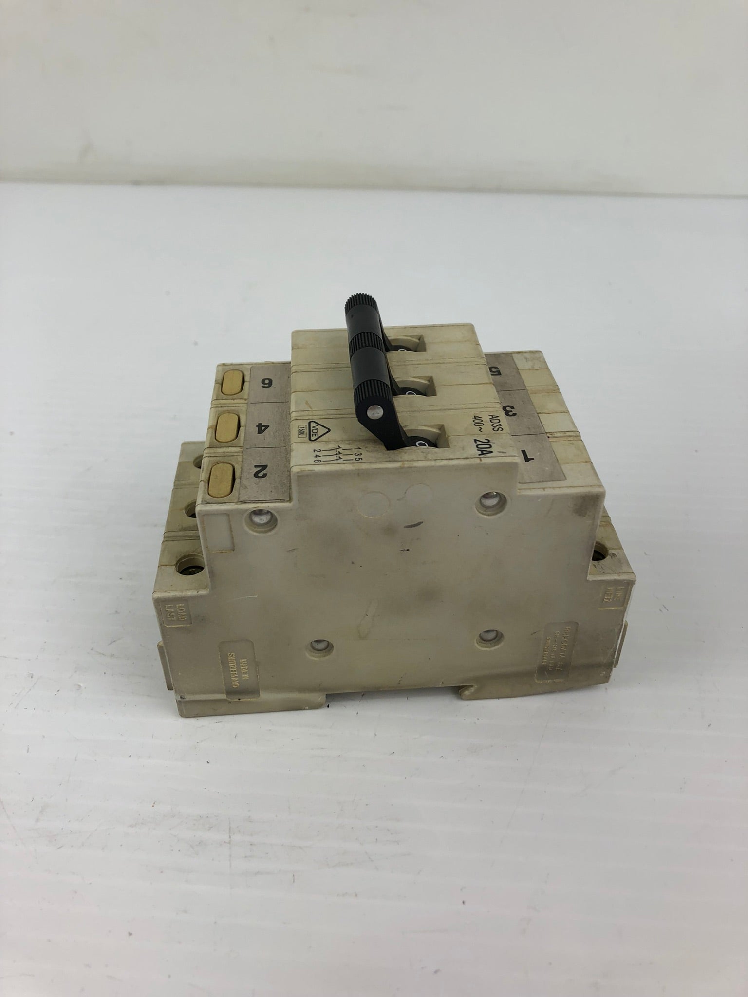 Heinemann AD3S-A8-LI-DN-H-AD Circuit Breaker 3 Pole AD3S-Y11-1 3HAC0870-1