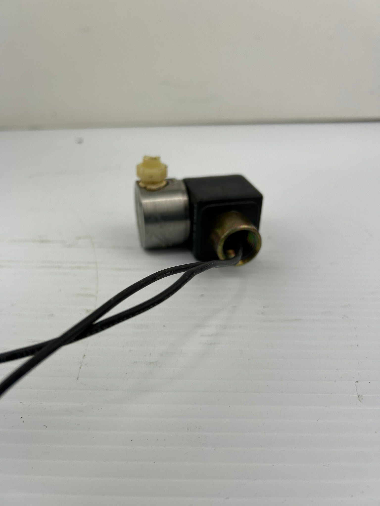Parker 71215SN2VN00N0C111P3 Solenoid Valve 110/120 Volts 50/60Hz 10 Watts 40 PSI