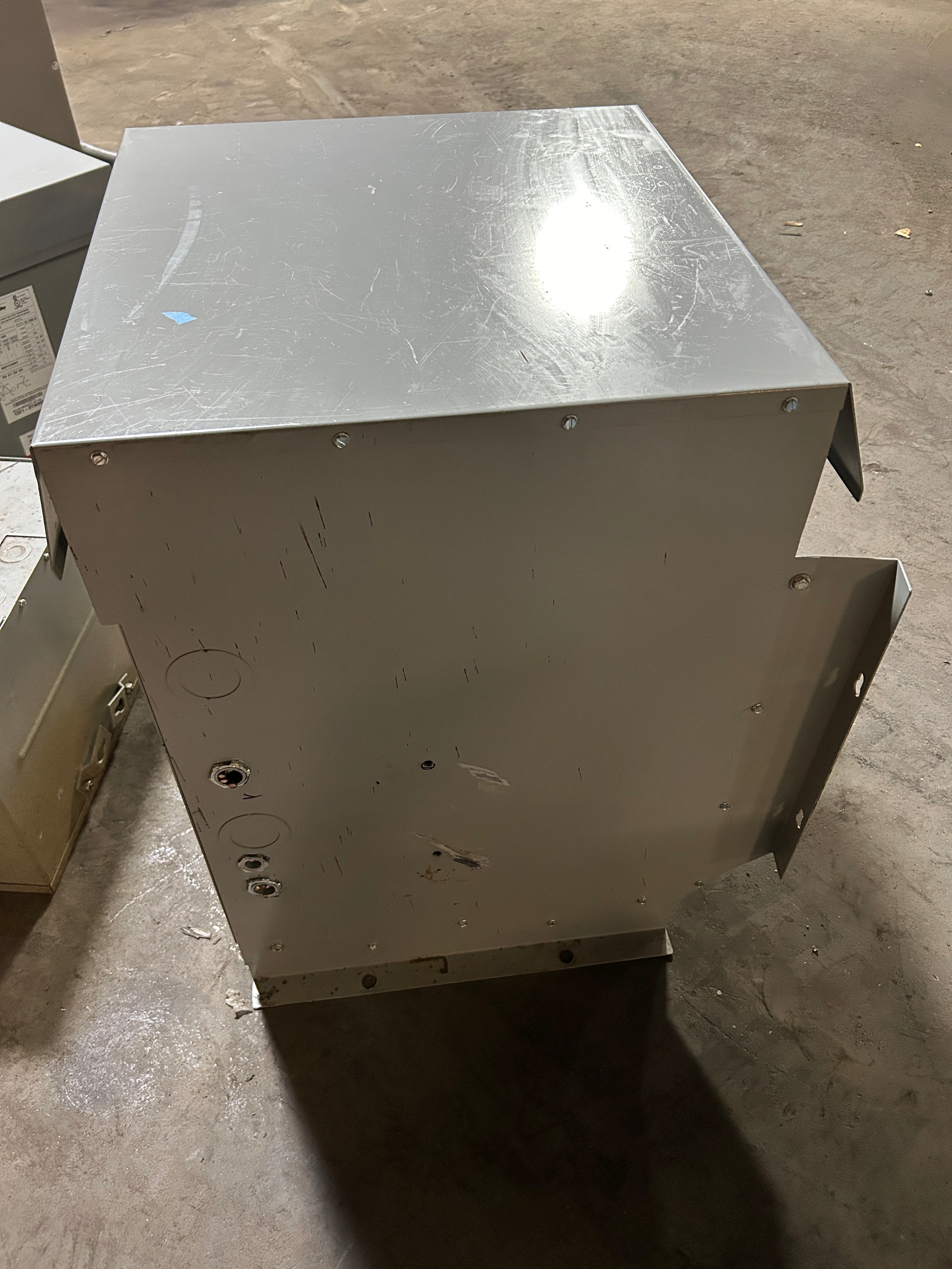 Allen-Bradley DM027JJ Transformer Dry Type 27kVA 3PH 460V Type K 1321-3TW027-BB
