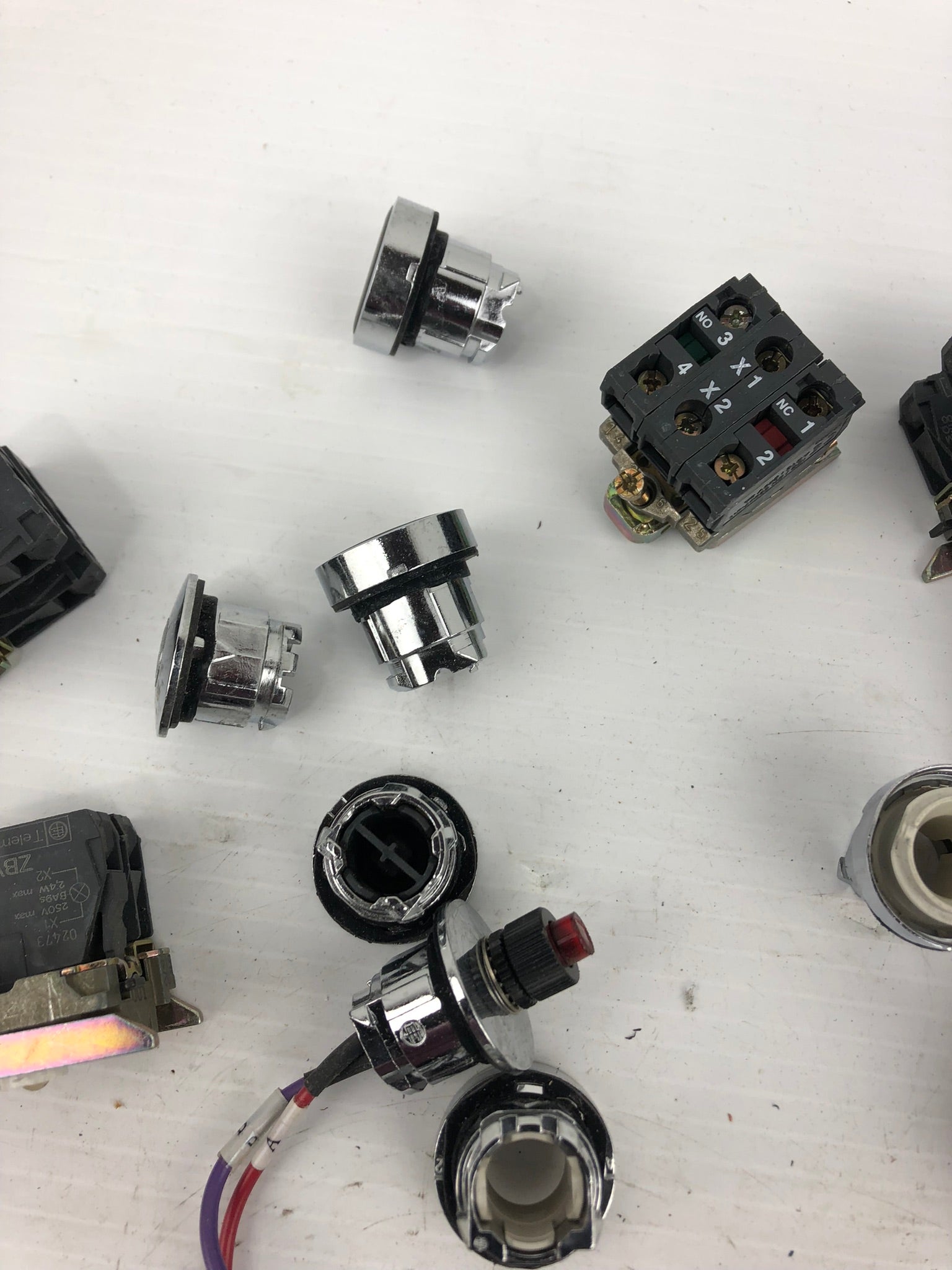Telemecanique ZBE-101 Push Button Indicators Misc. Lot - Parts Only