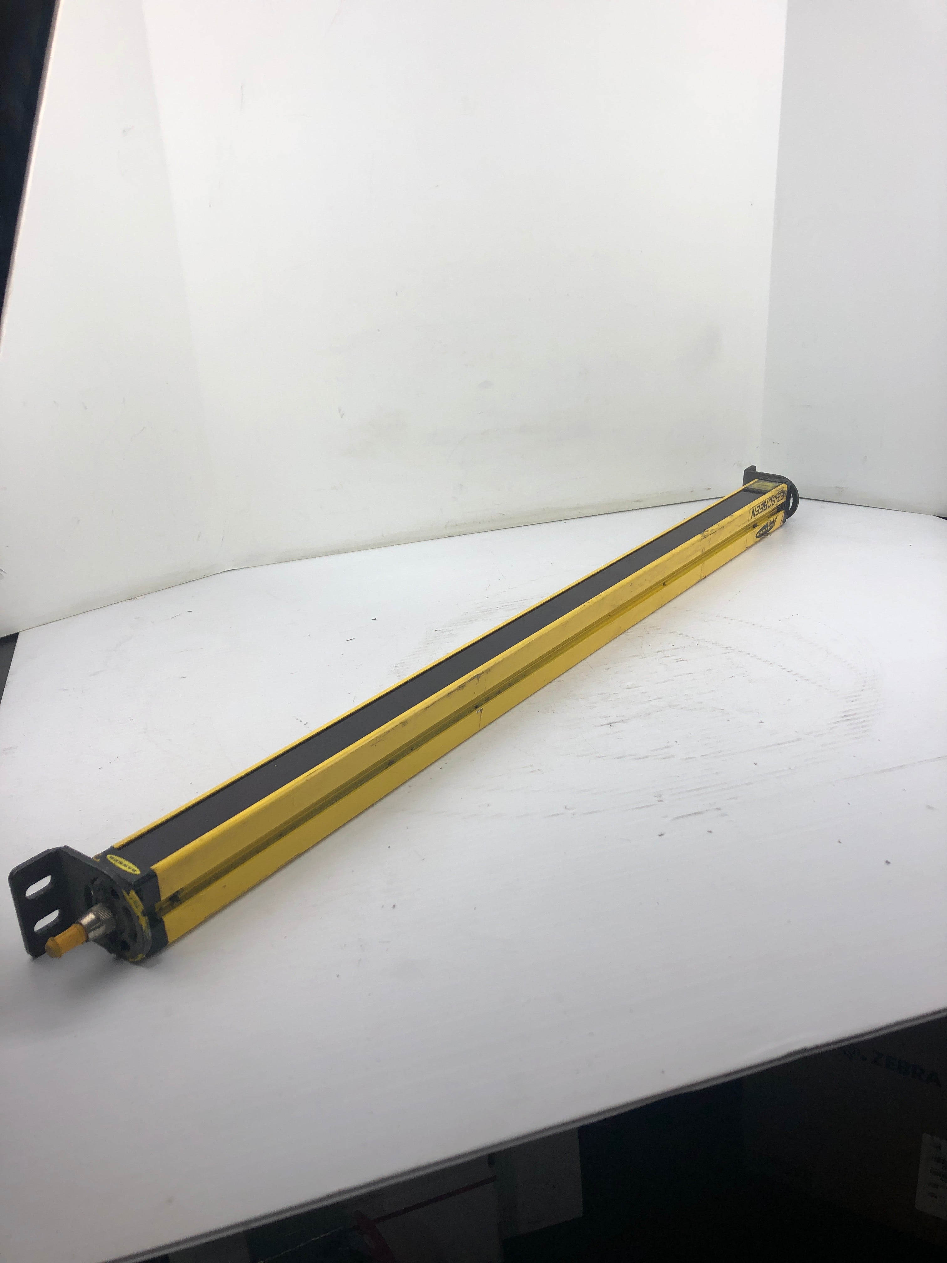 Banner EZ-Screen SLSCR30-750Q8 Safety Light Curtain Receiver