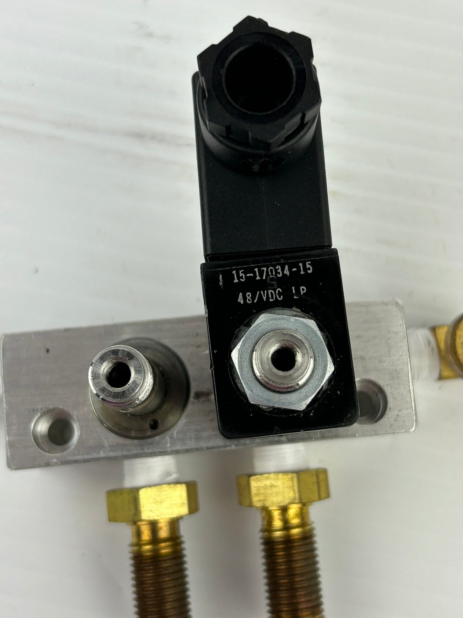 Versa Products EZM-8233-2-1-HCL-48VDC Valve Block with 15-17034-15
