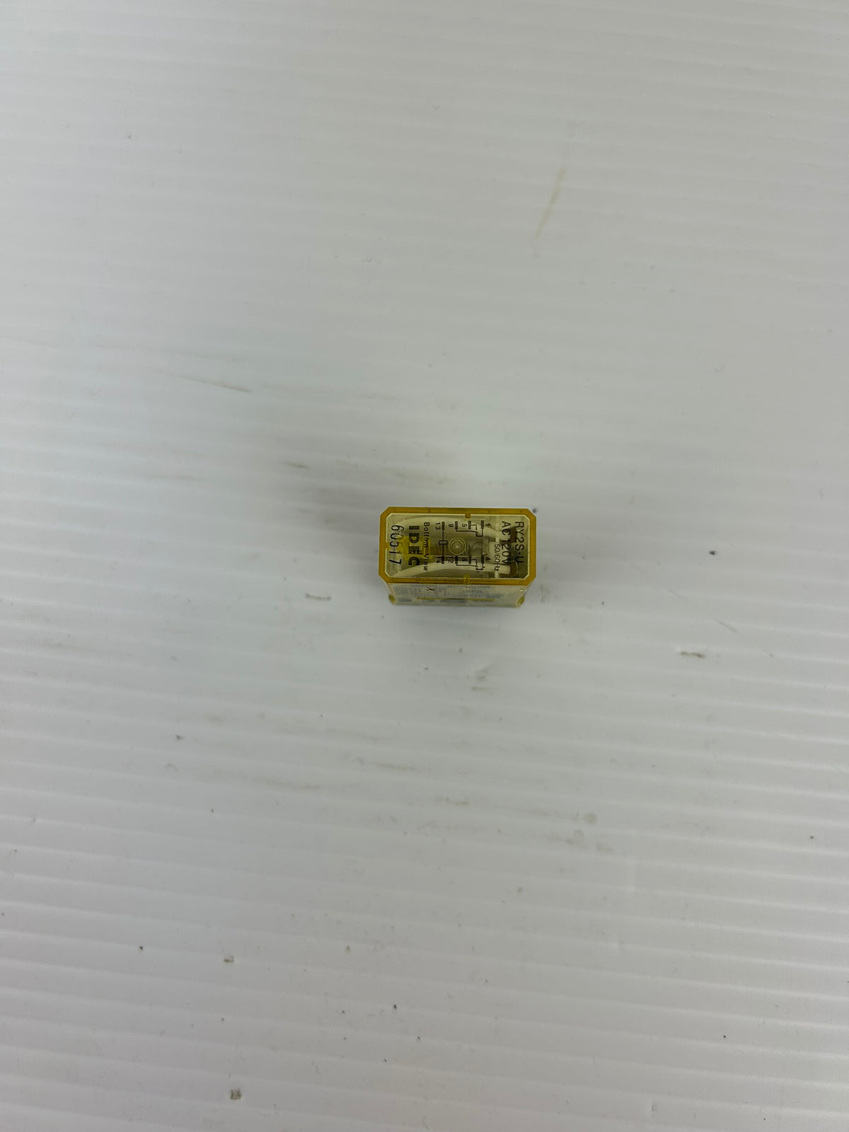 IDEC RY2S-U AC120V DPDT Relay 3A 120VAC Plug-In Miniature Industrial - Lot of 7
