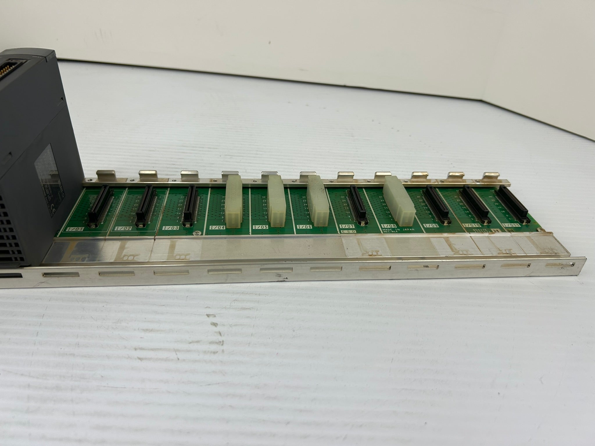 Mitsubishi Q312B Melsec-Q Base Unit Model with QX41 Input PLC Module