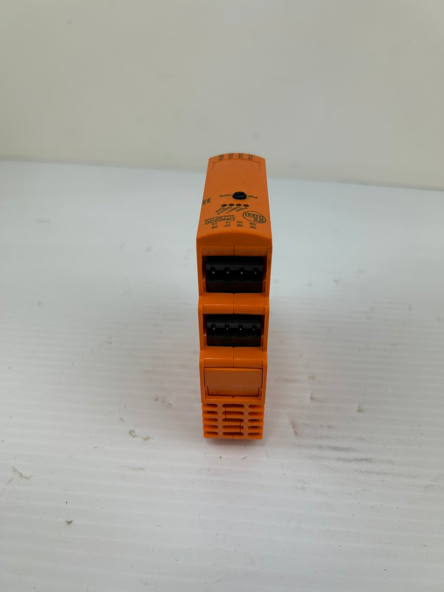IFM DN0220 2-Channel Switching Amplifier N200/SA-2 110-240VAC PNP/NPN Relay