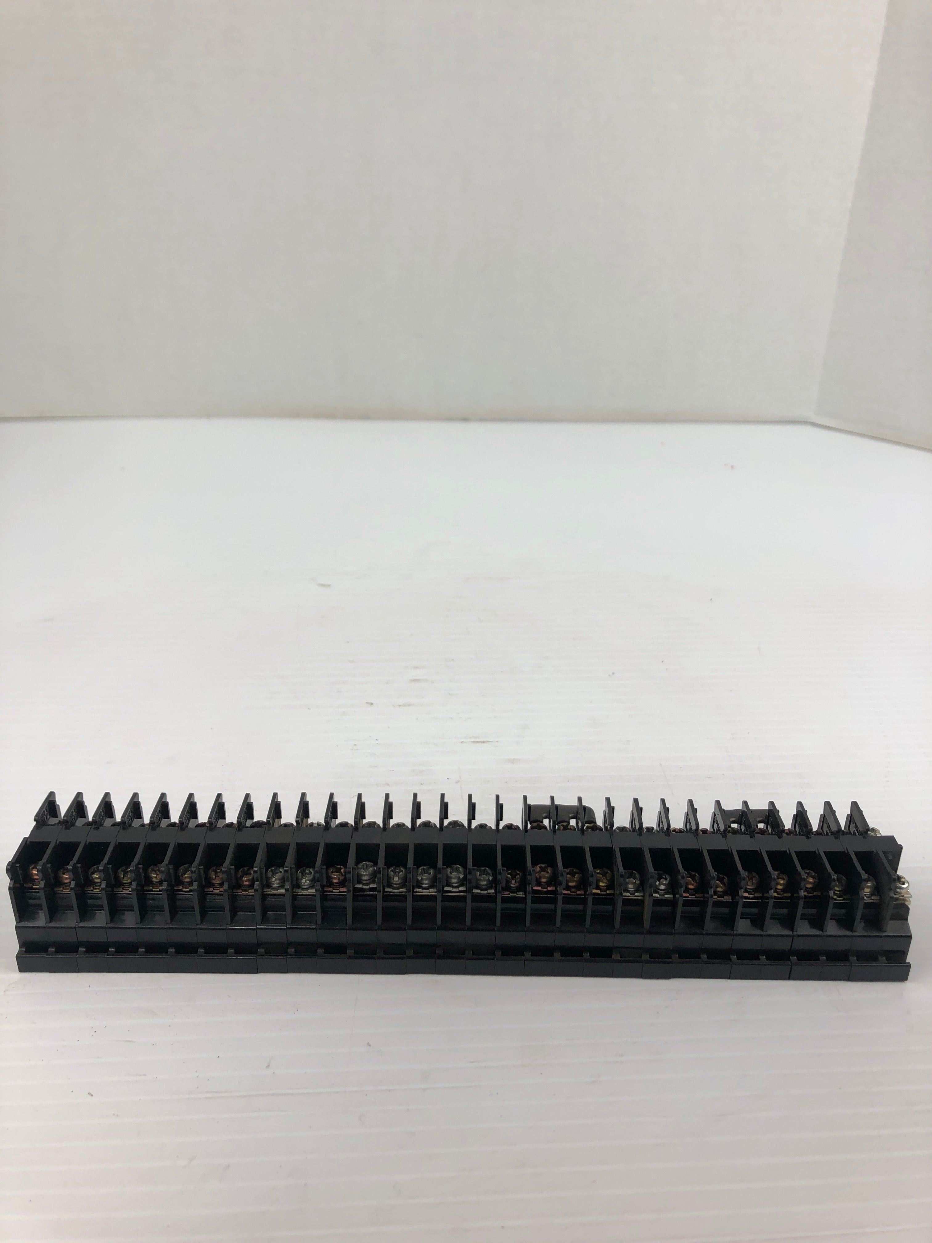 Yoshida Electric UK15 Terminal Block 600V 15A 30P