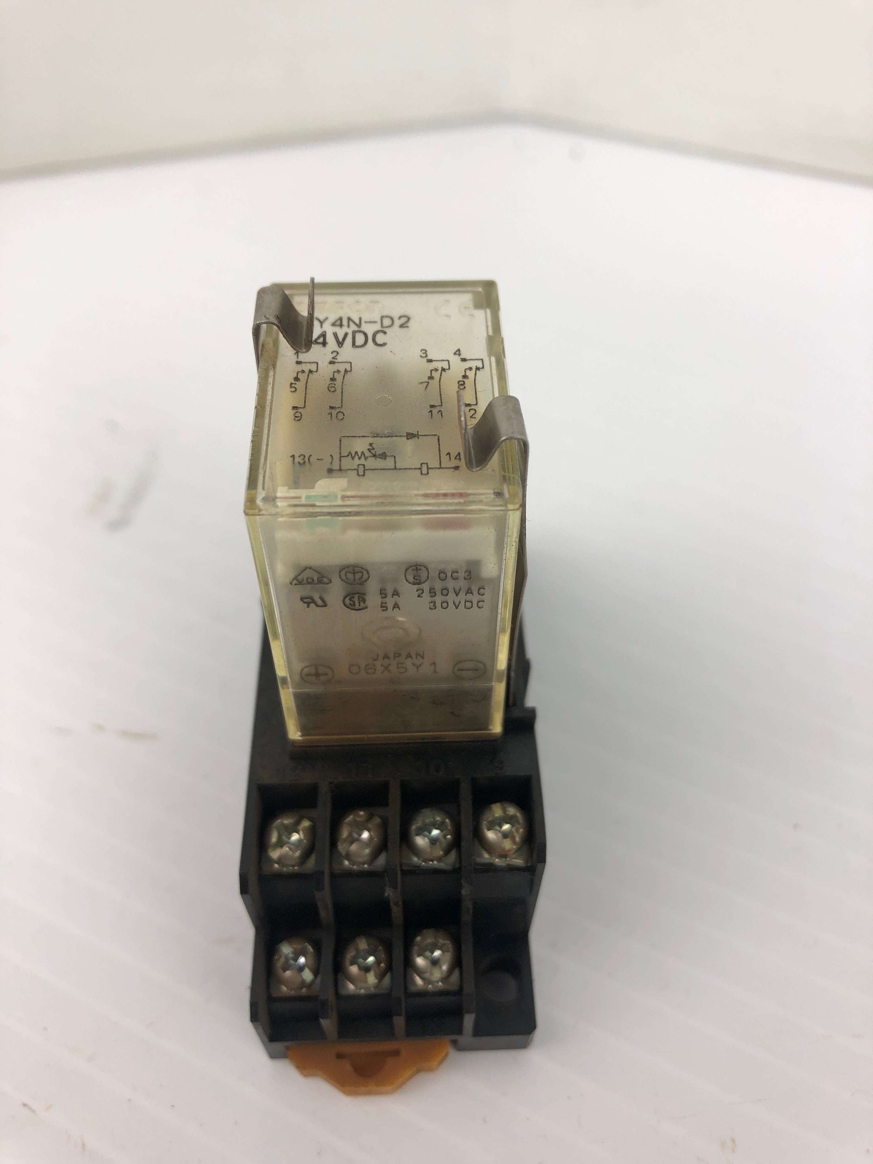 Omron MY4N-D2 Relay 24VDC With Base 05X5YF 250V 5A