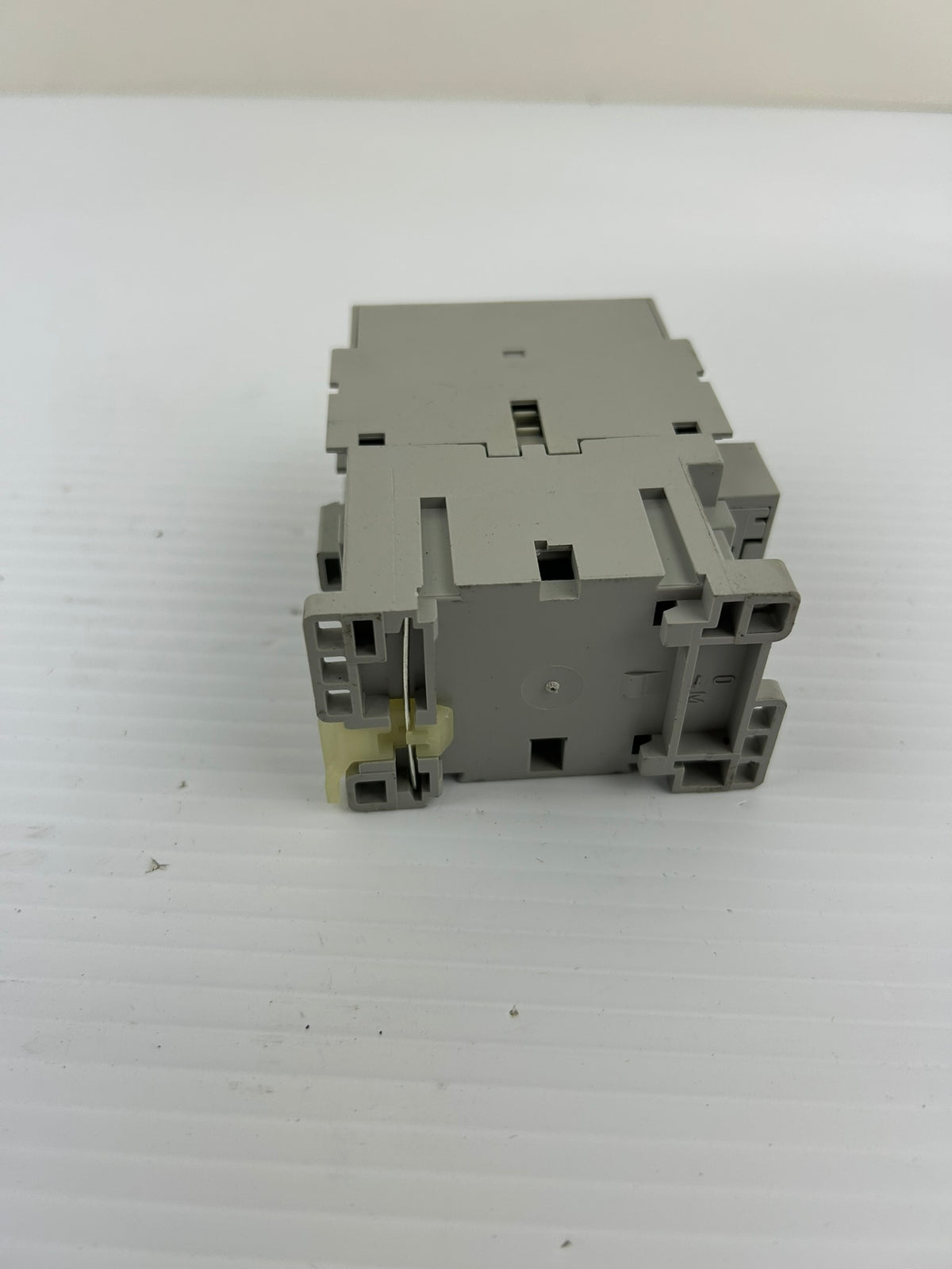 Allen-Bradley 100-C37*00 3-Phase IEC Contactor 600V Series C