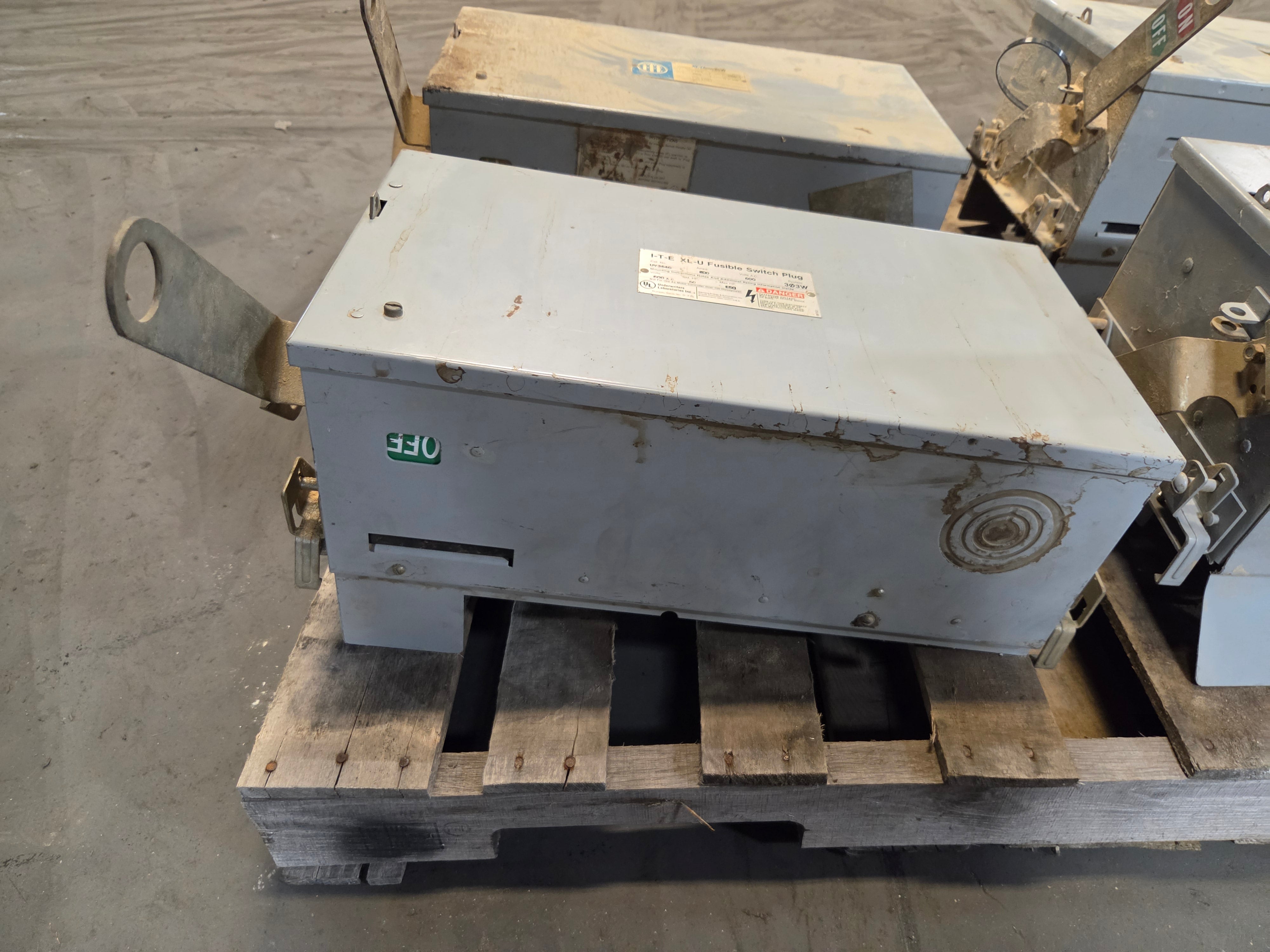 ITE UV364G XL-U Bus Plug Fusible Switch 200A 600VAC Busway 3 Phase 3 Wire