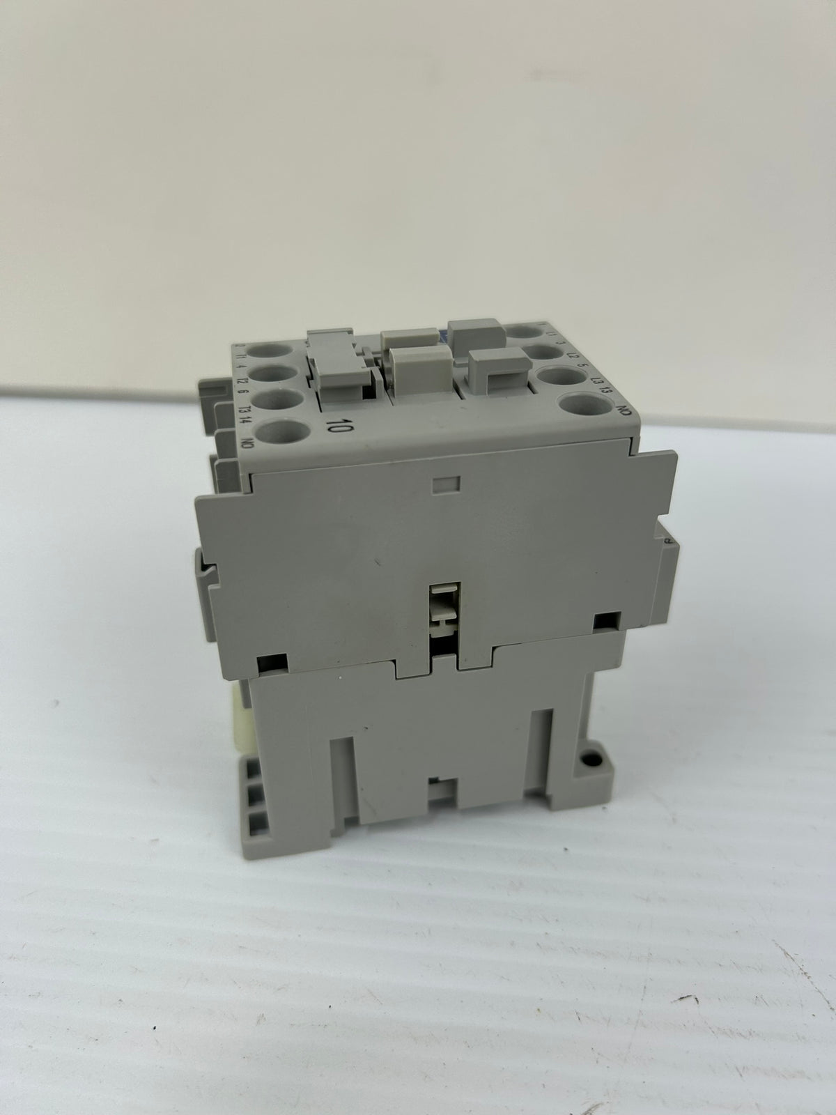 Allen-Bradley 100-C09J10 Series A Contactor 24V 60Hz 3 Pole 9A 1NO Bulletin 100