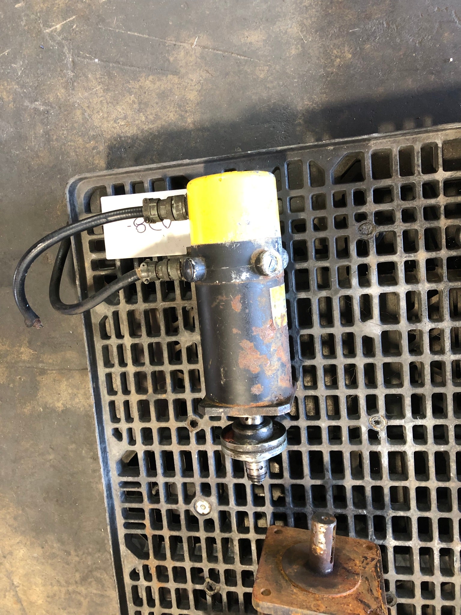 Fanuc M-392085 DC Servo Motor Model 10M