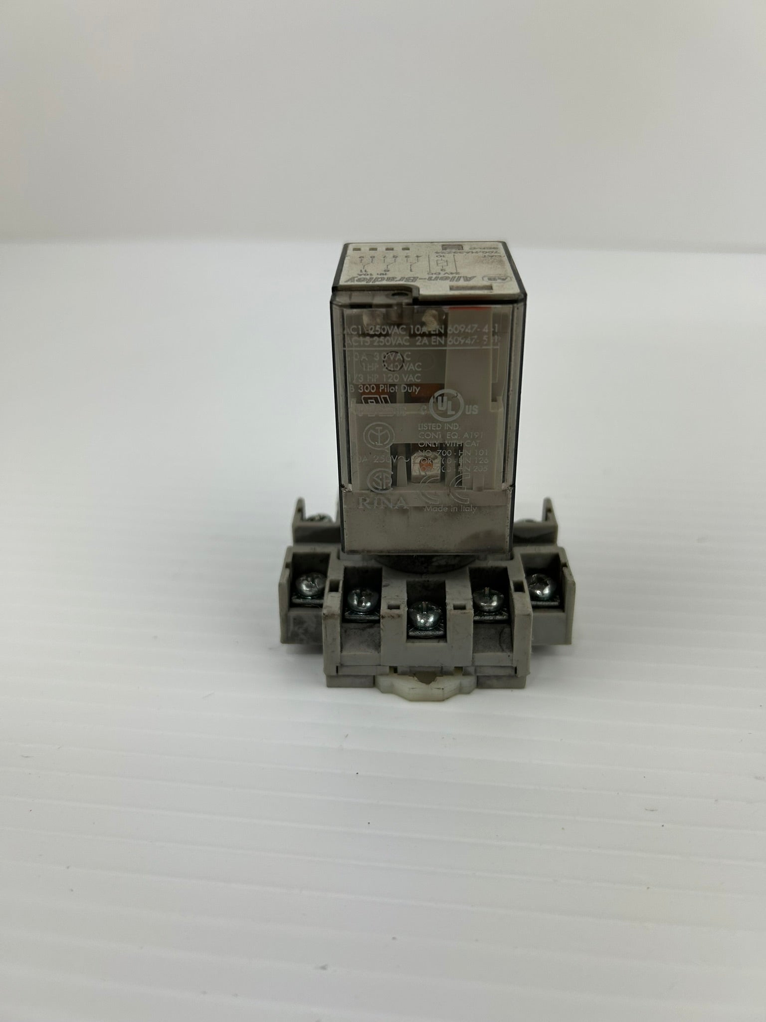 Allen-Bradley 700-HA33Z24 Series D General Purpose Relay 24VDC and Socket