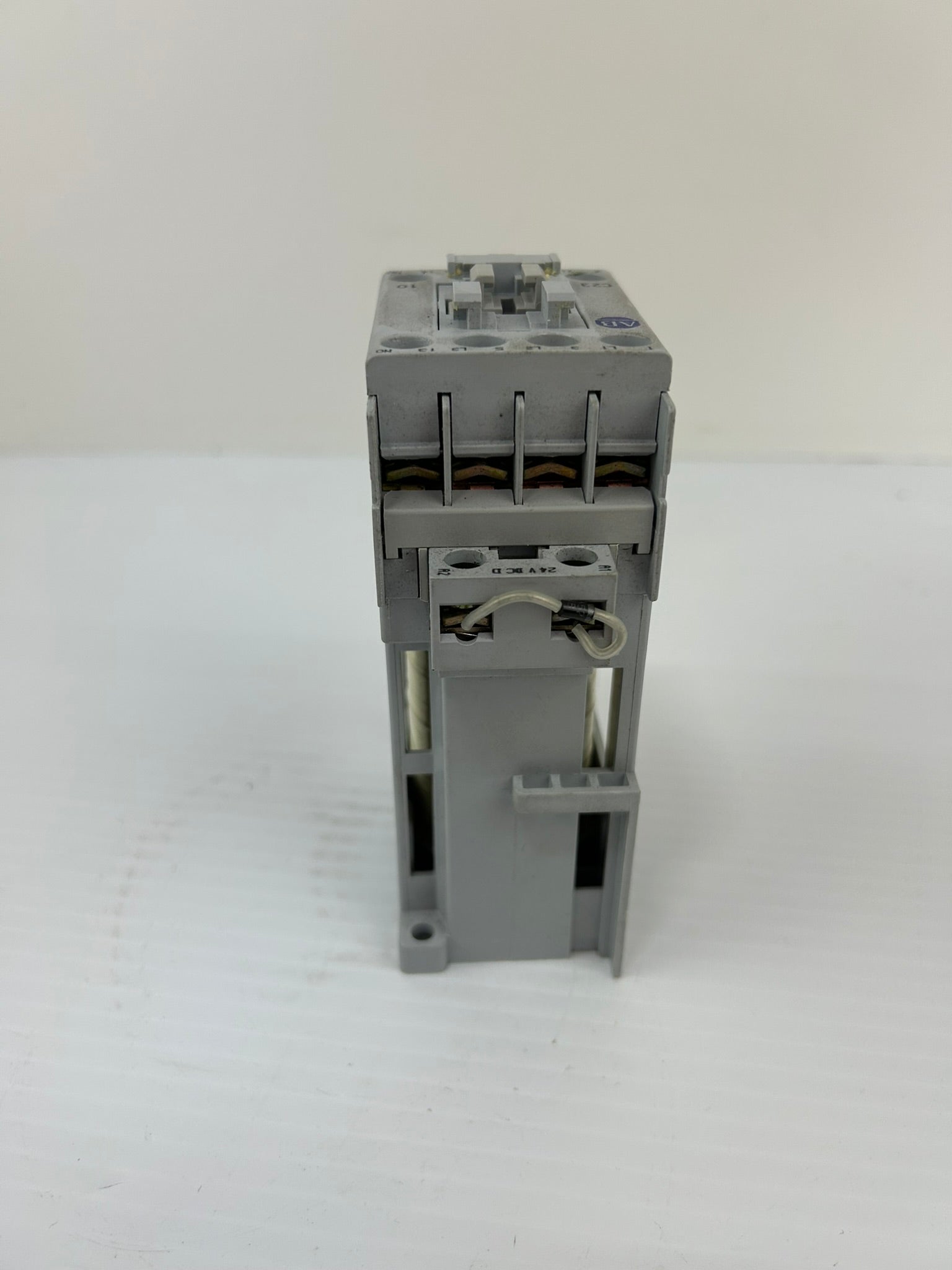 Allen-Bradley 100-C23D*10 Contactor Series C 690V 32A 3PH 8kV