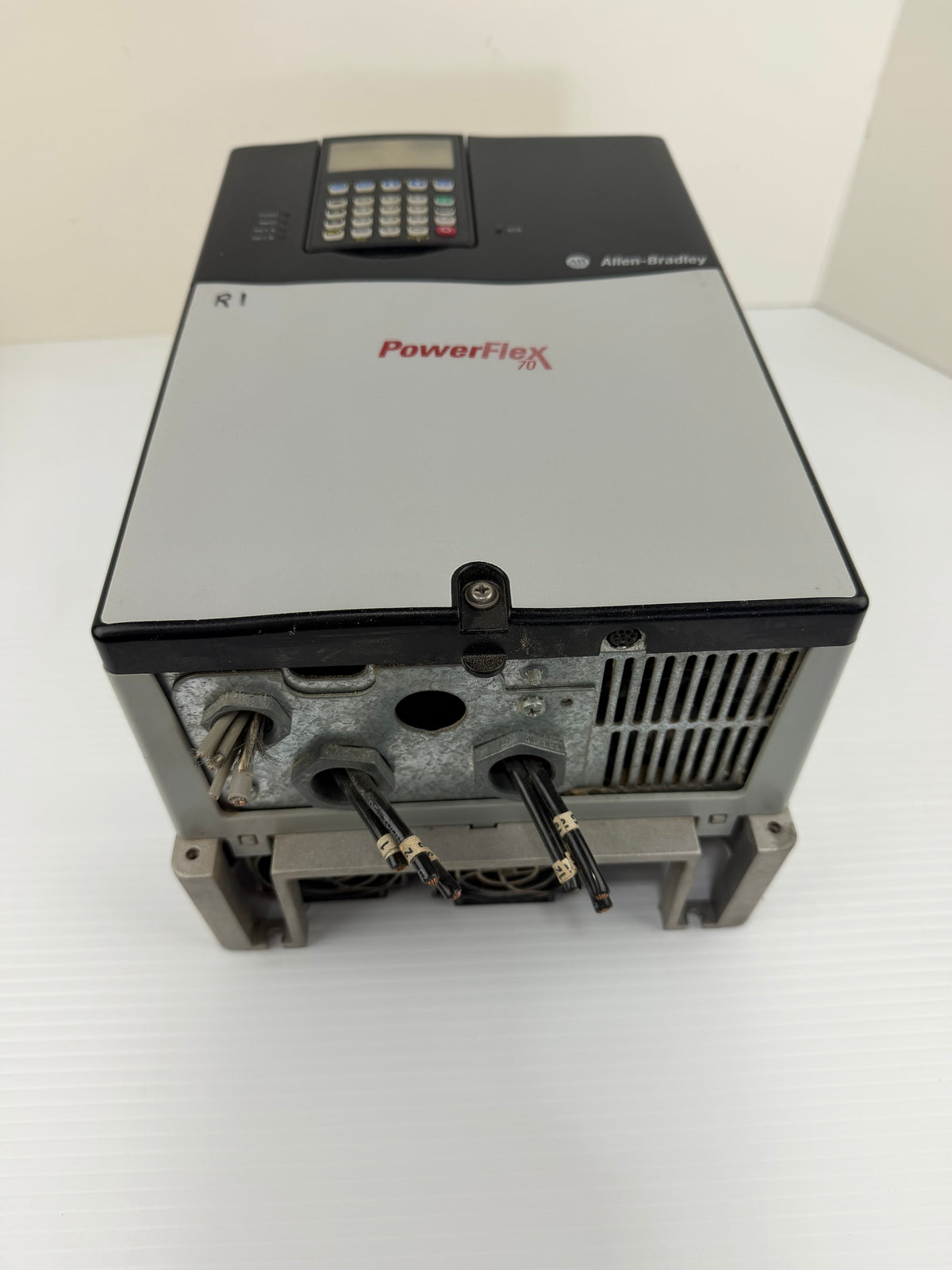 Allen Bradley PowerFlex 70 20AD034A0AYNANC0 Series A 20 HP 480V