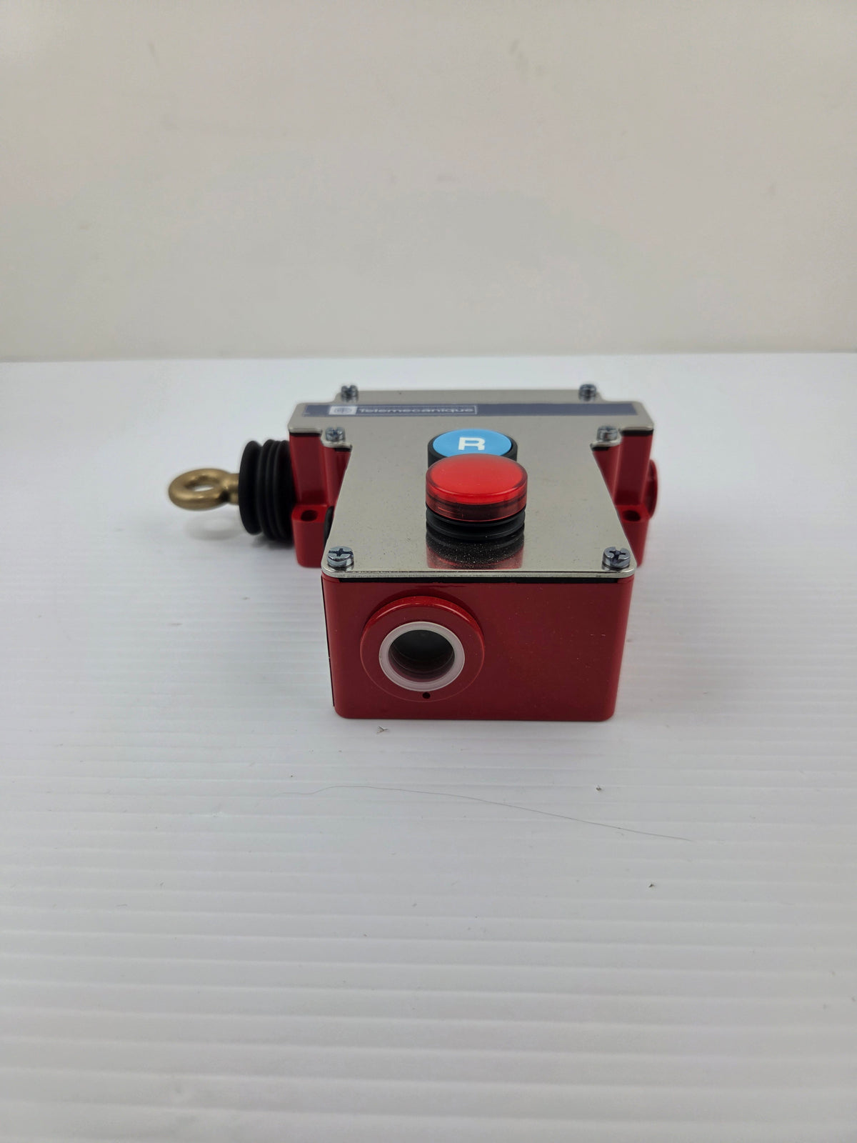 Telemecanique XY2CE2A196H7 Emergency Stop E-Stop Trip Wire Rope Pull Switch IP66