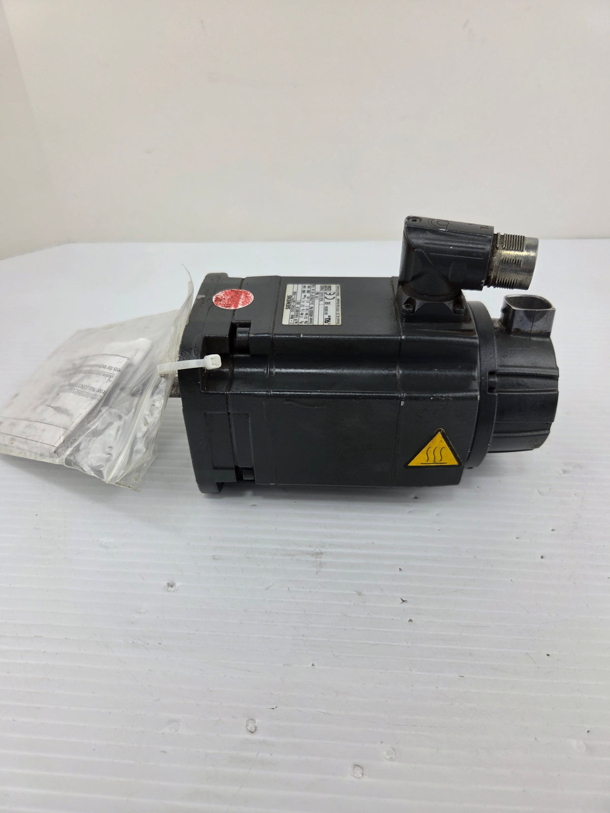 Siemens 1FK7042-2AF71-1RG0 SIMOTICS 3PH Servo Motor 270V 3000/9000 RPM