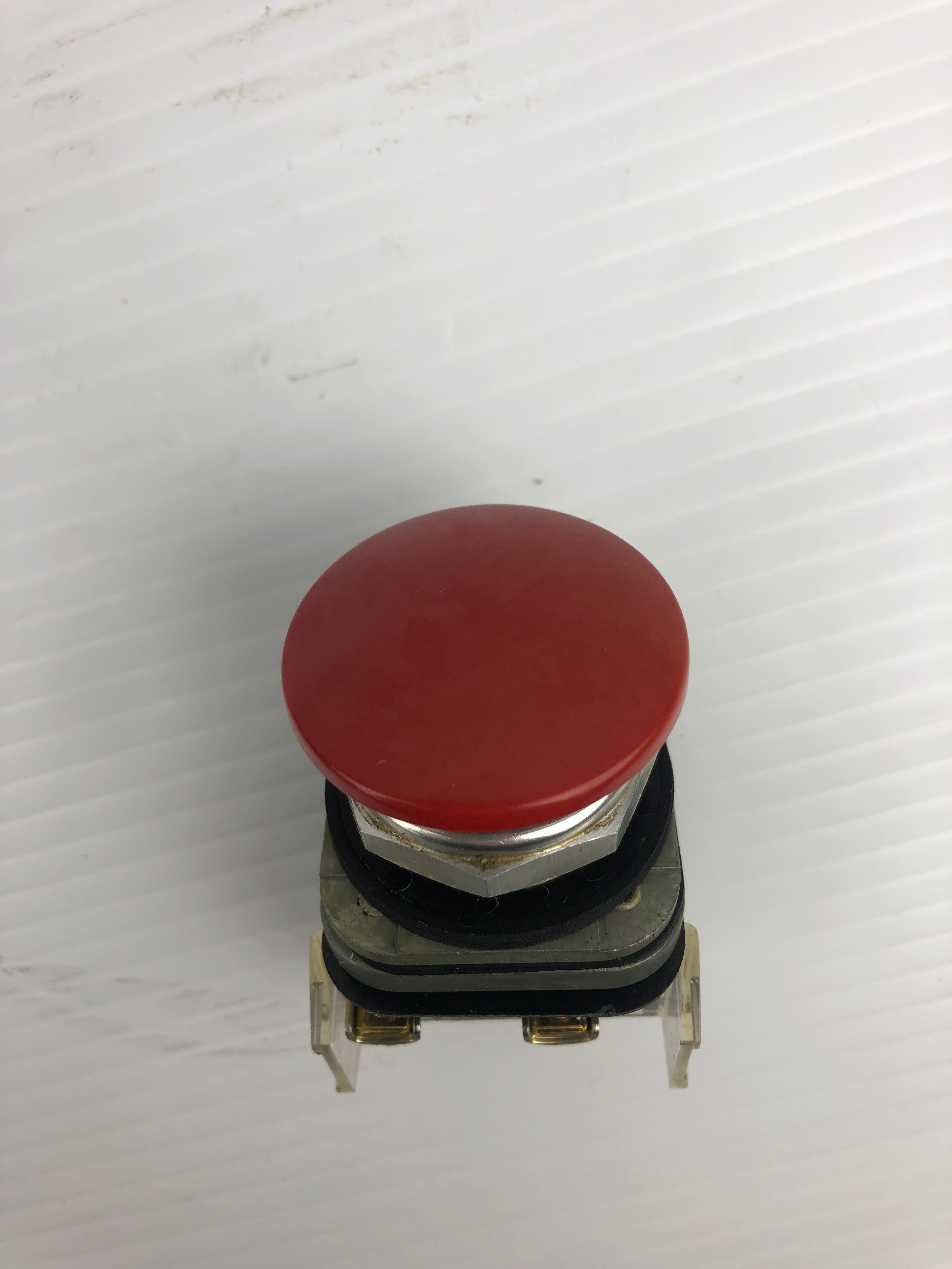 Allen Bradley 800T-XD2 Series D Push Button Red 800T-D Series T