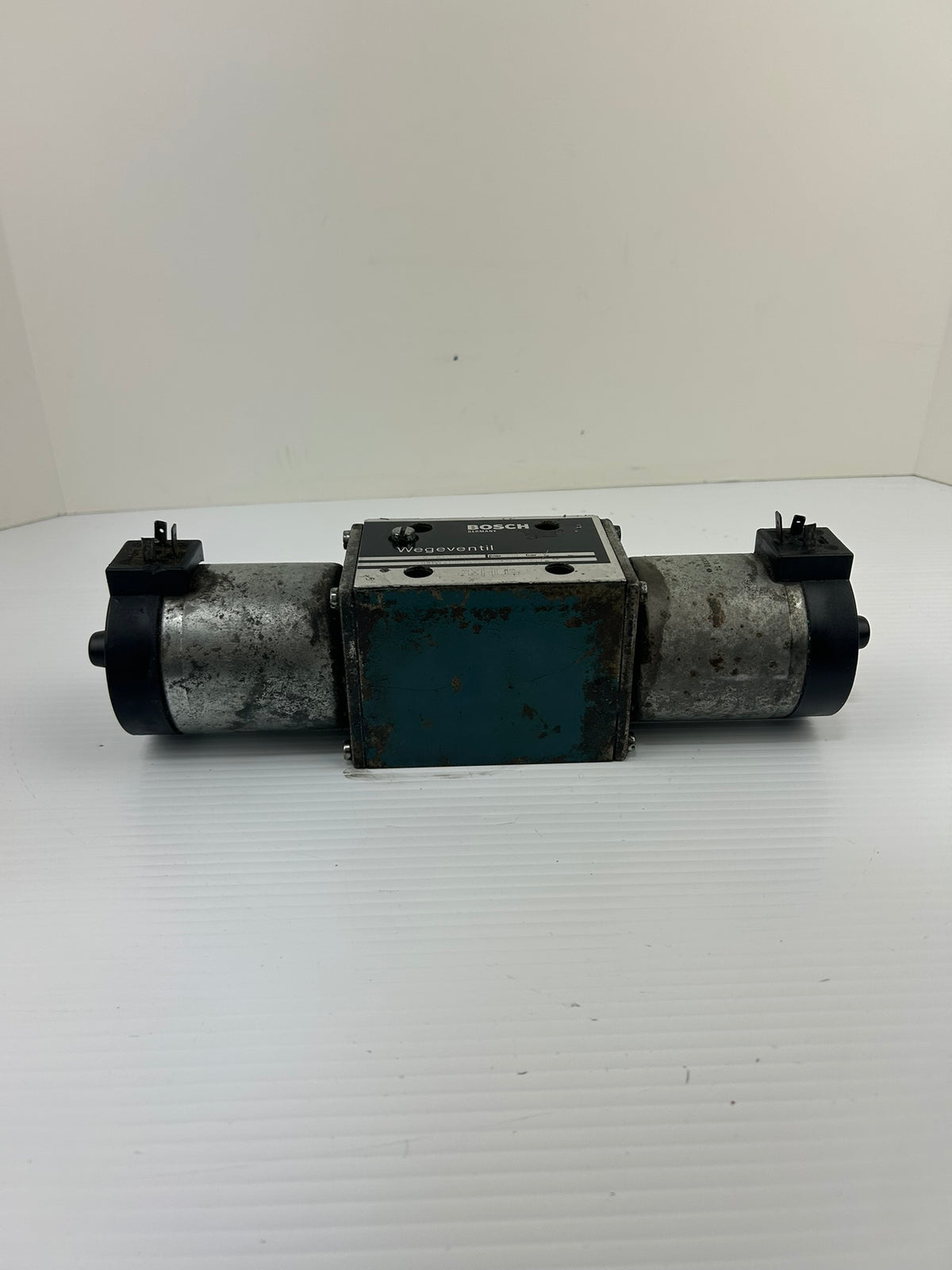 Bosch 0810001000 V93 Directional Valve