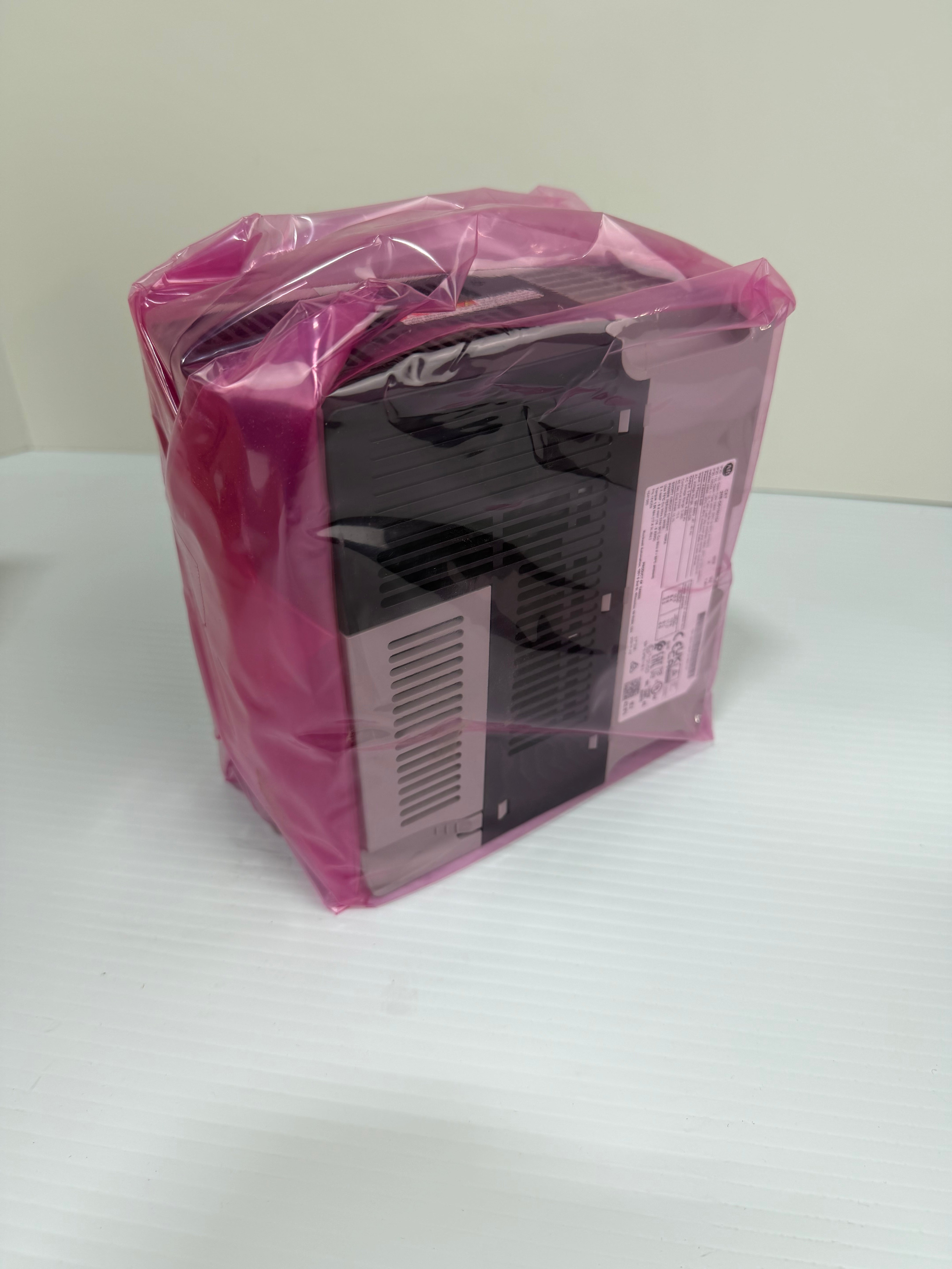 Allen Bradley Power Flex 525 AC Drive 25B-D010N104 10.5 Amp 323-528V