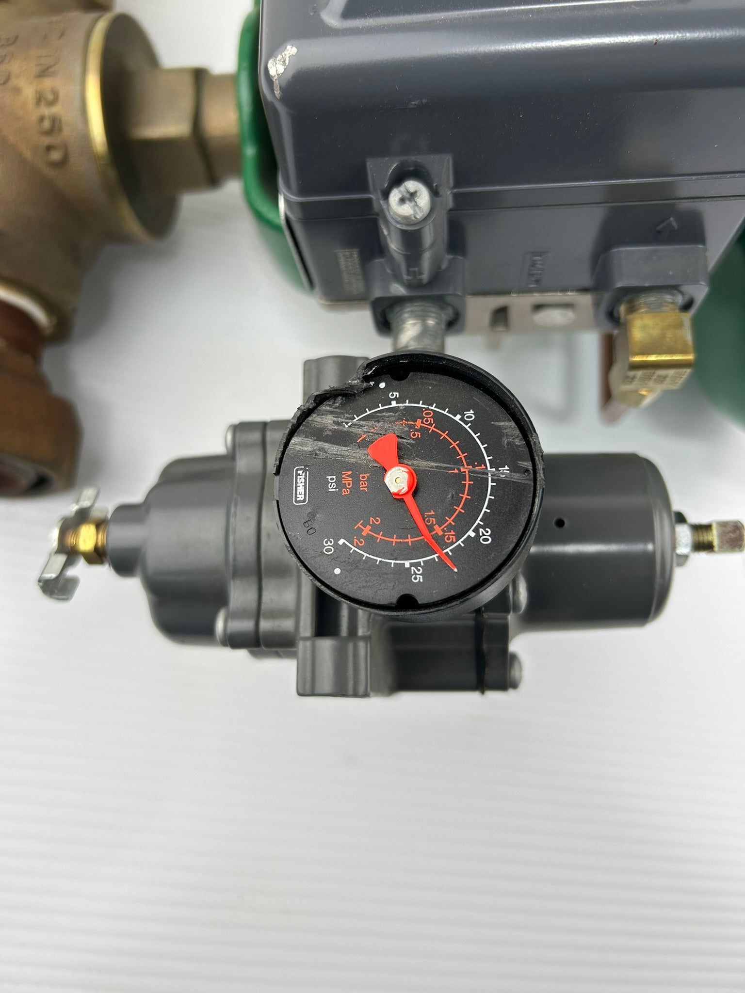 Fisher Baumann Fieldvue Pneumatic Valve 24548 DVC2000 - Broken Gauge