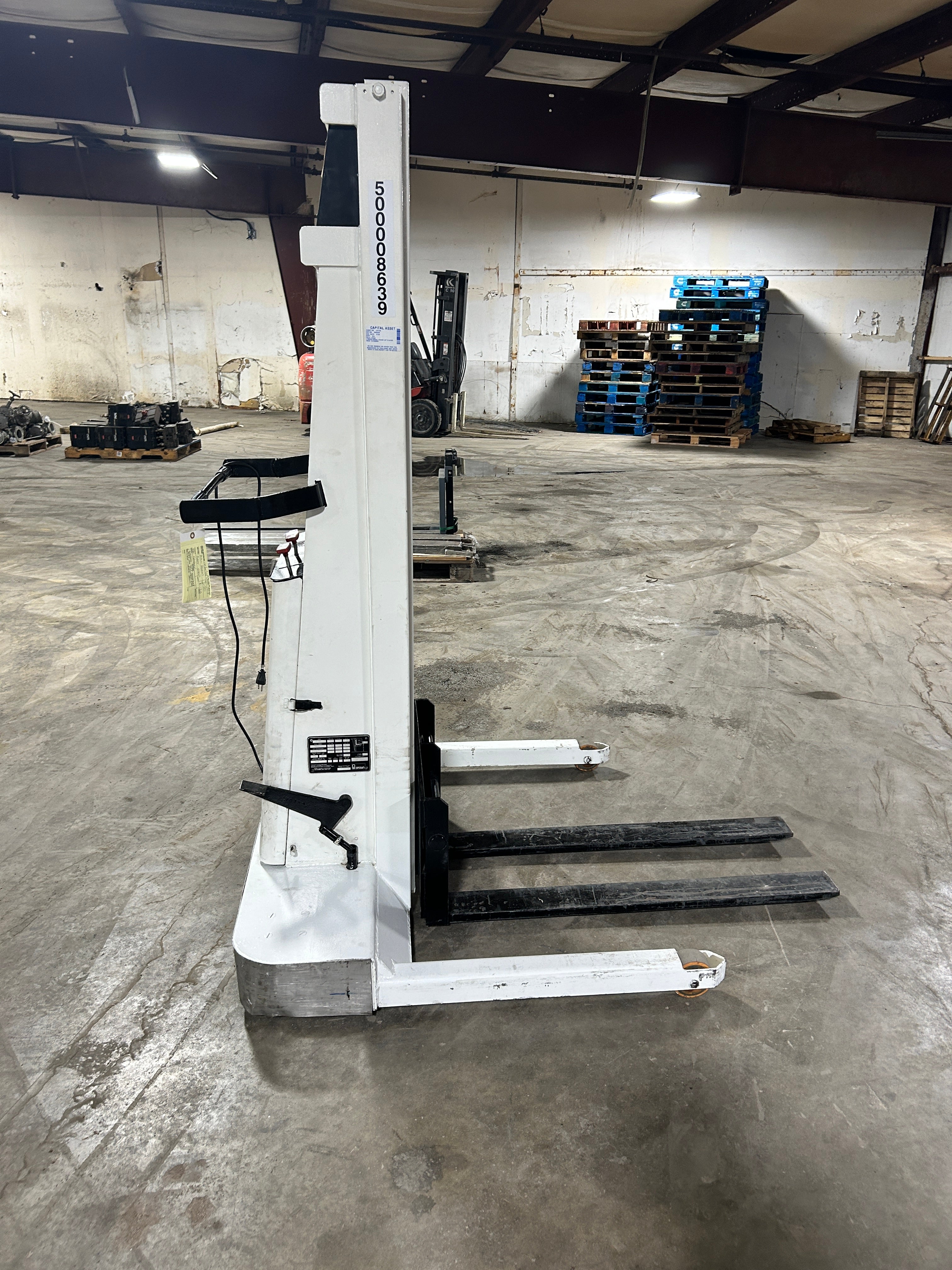 Crown 15BT Electric Pallet Jack Tugger Lift 1400 Lb. Capacity 12V