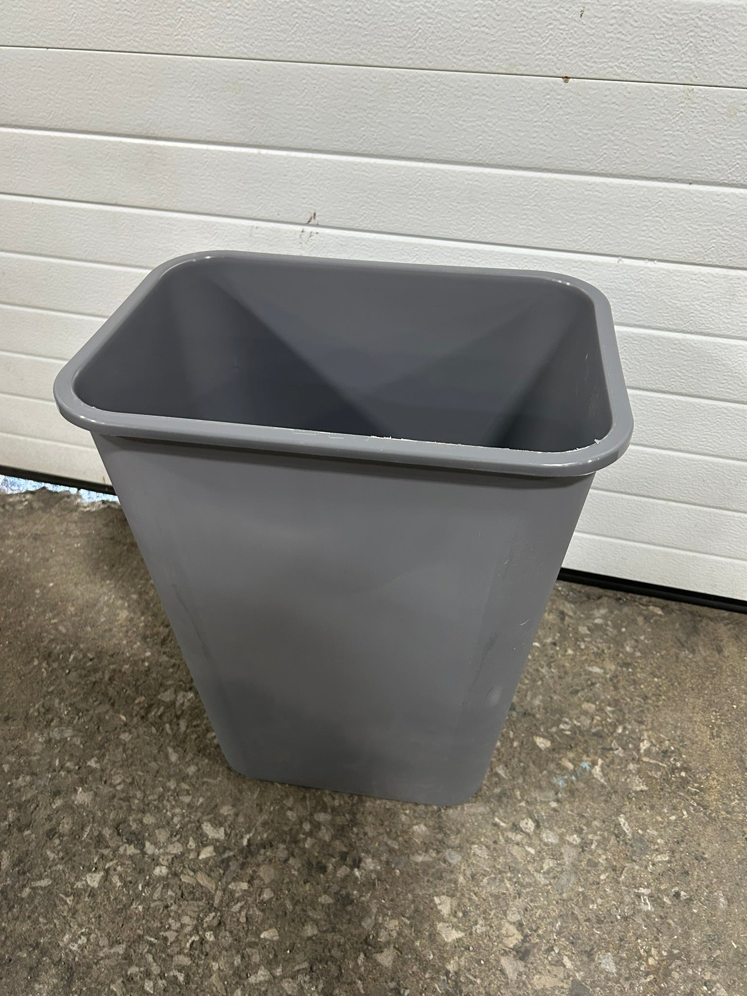 4114GY-A1 Wastebasket 10 Gallon Grey B08PDS2HTZ 16" L x 12" W x 20" T