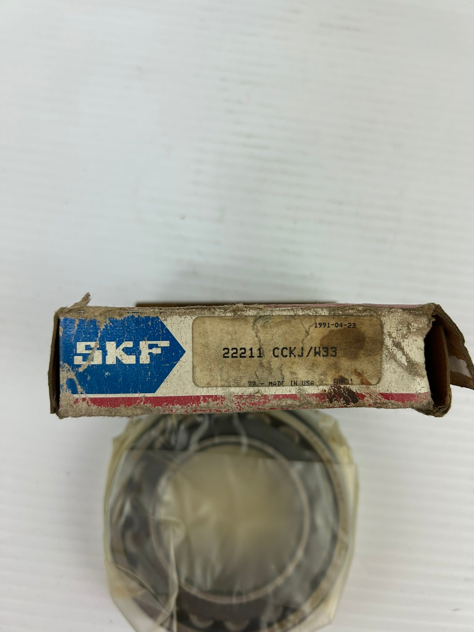 SKF 22211 CCKJ/W33 Spherical Roller Bearing 22211-CCKJ-W33 22211CCKJW33