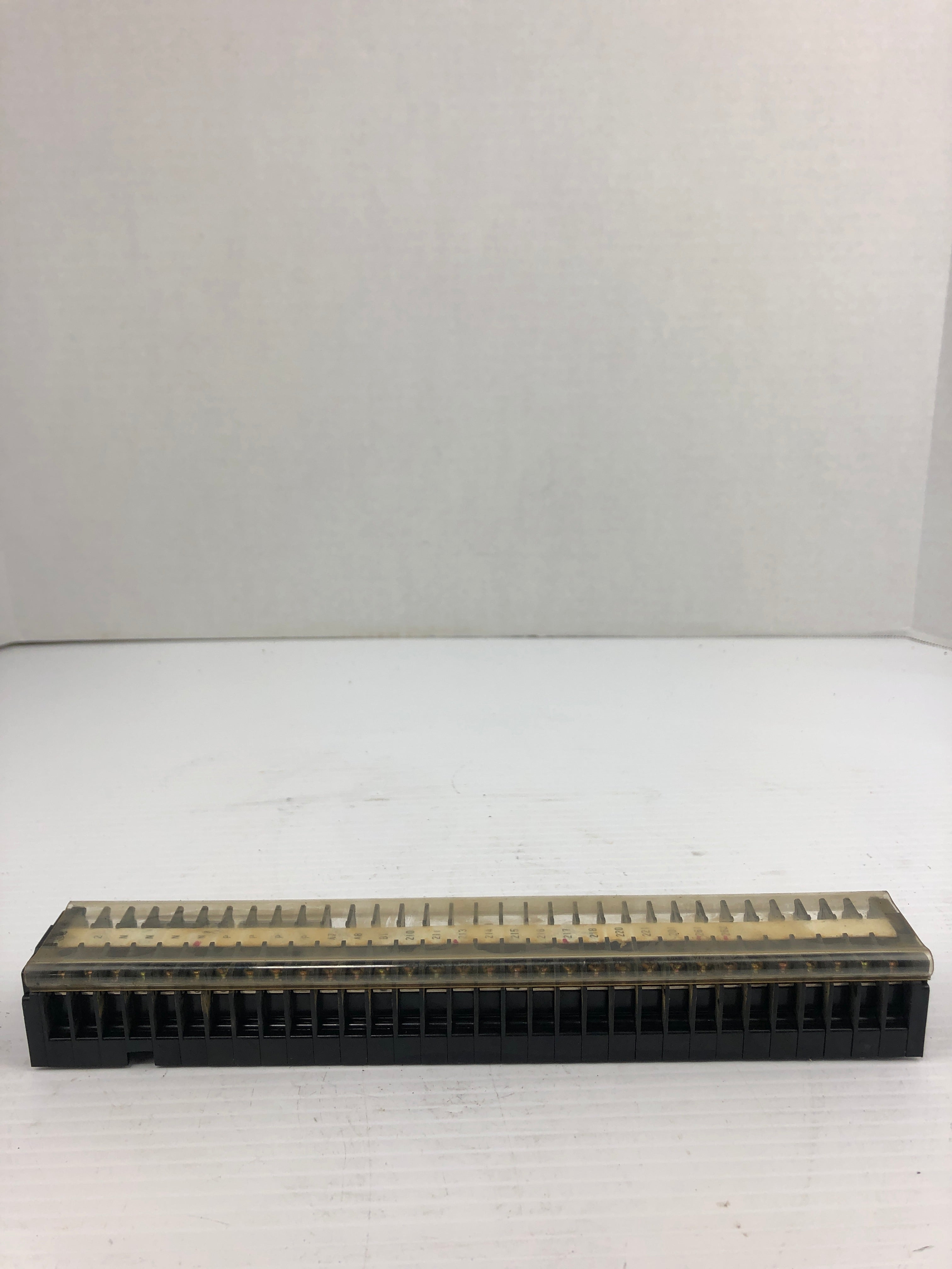 Idec BNE15W Terminal Block 600V 32P