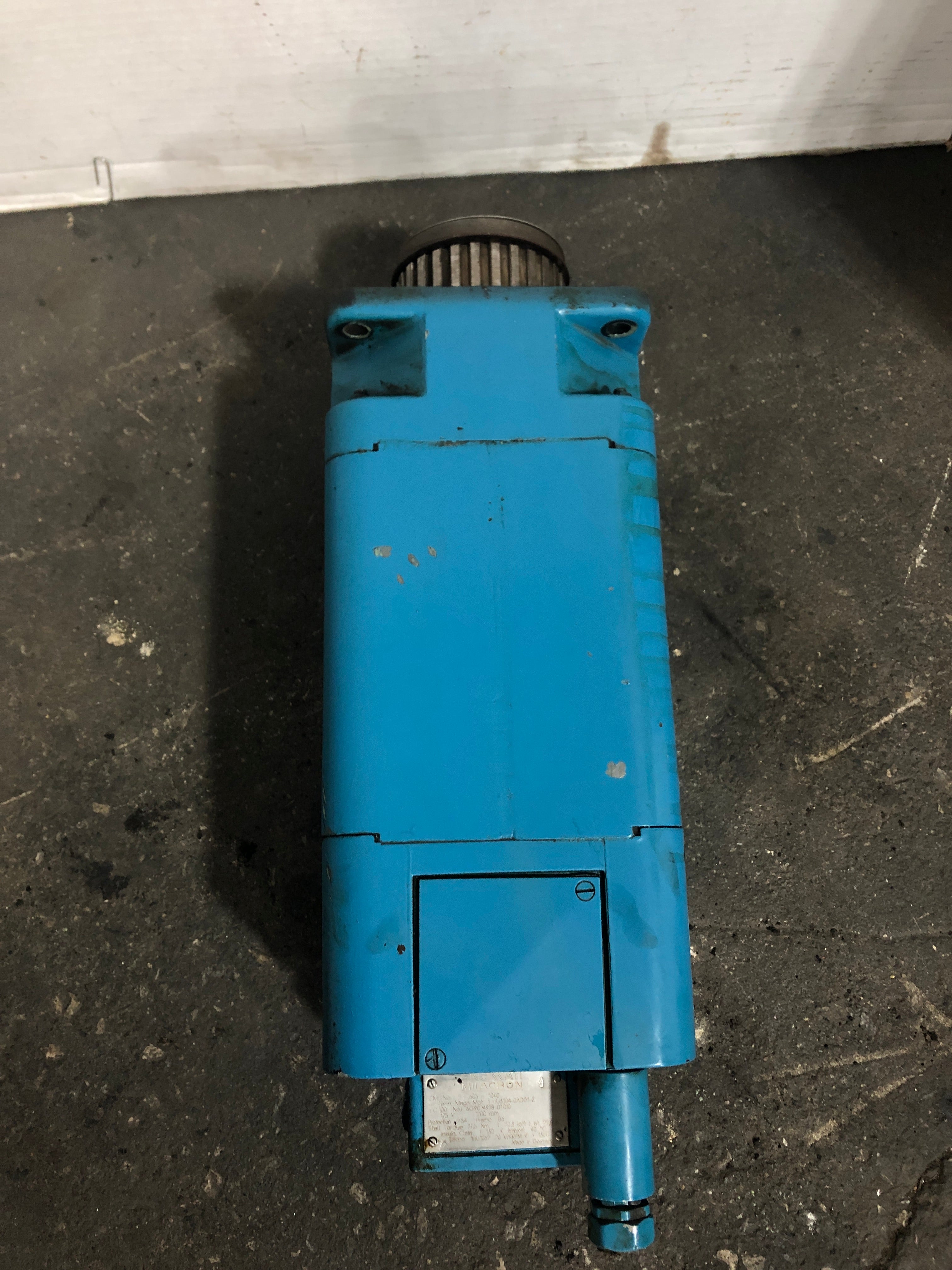Cincinnati Milacron 1 HU3104-0AD01-Z Permanent Magnet Motor 1200 RPM 175V