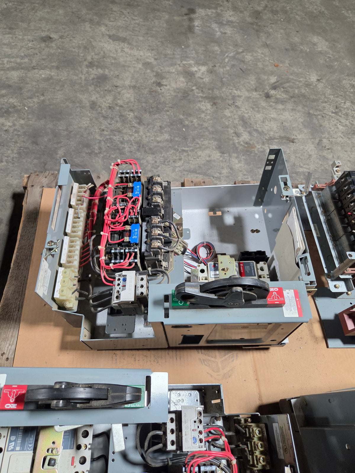 Allen-Bradley 2107B MCC Bucket Size 1 FVR 3.0HP 480V 3PH 15A Breaker - No Door