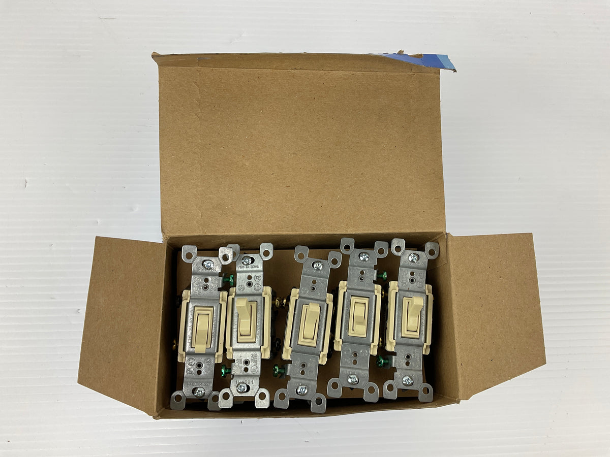 Leviton 1453-2I Ivory 3 Way Grounding Toggle Switch 15A-120V AC/CA (Box of 10)