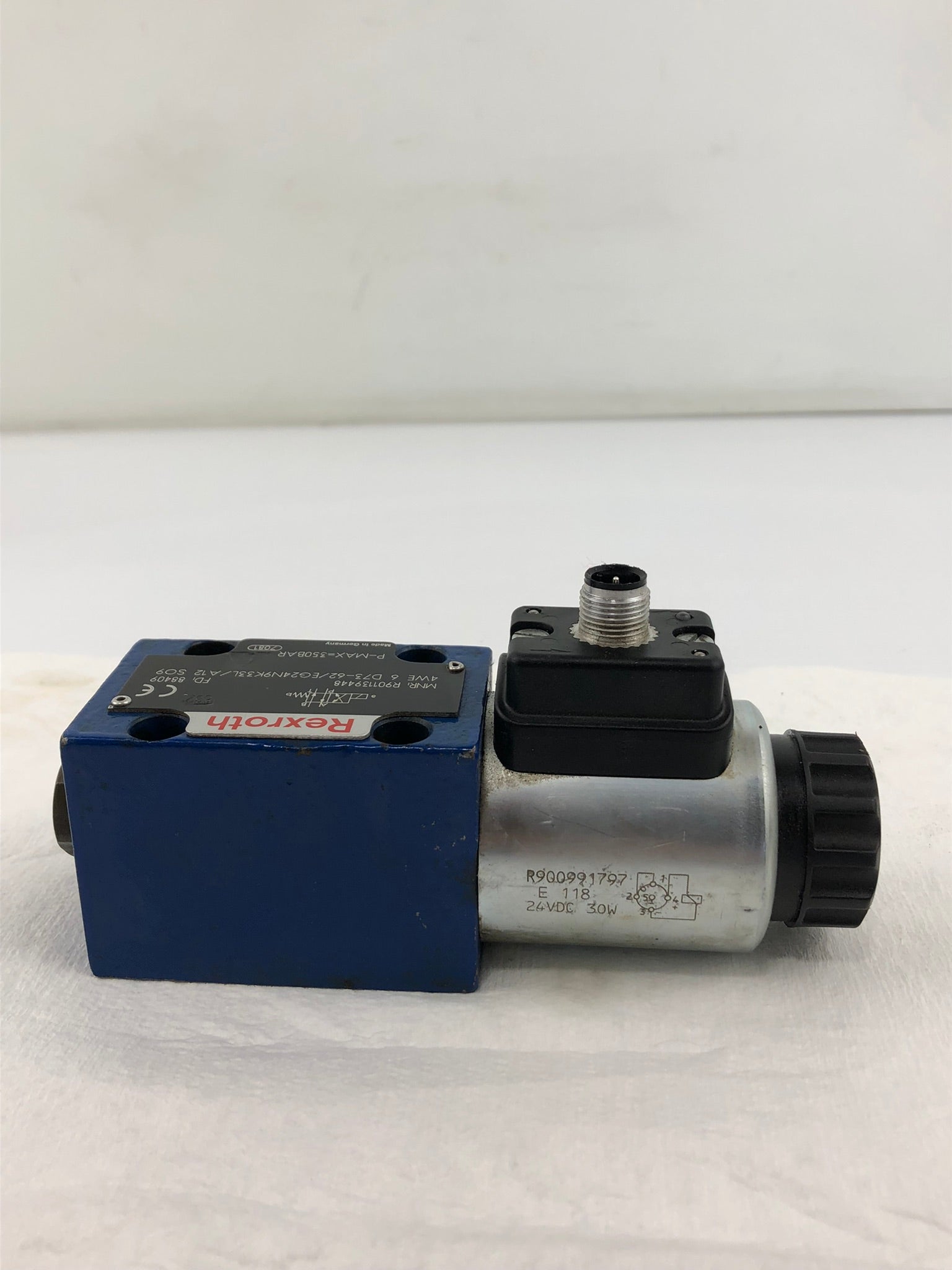 Rexroth 4WE 6 D73-62/EG24N9K33L/A12 SO9 Control Valve R901139448