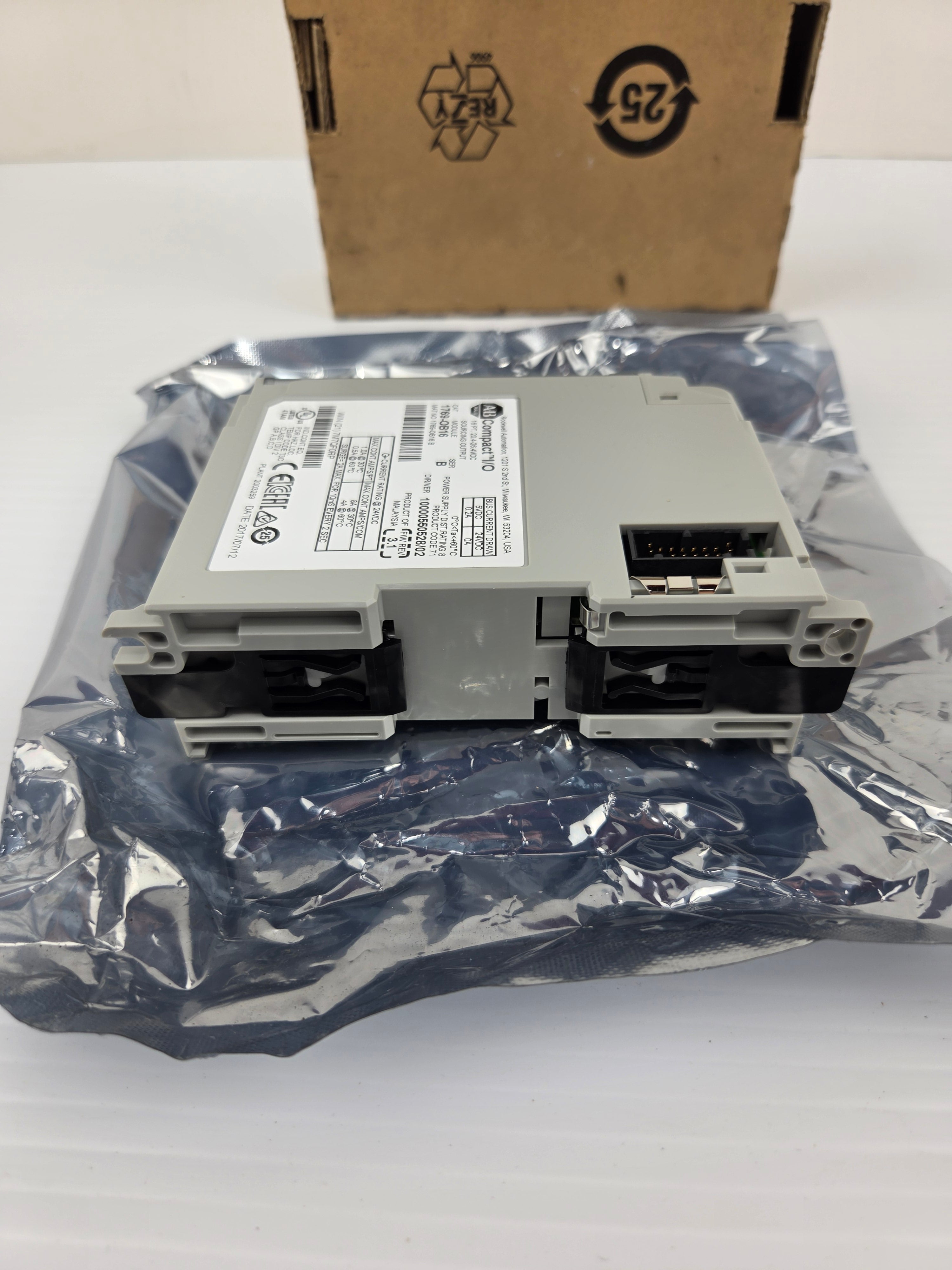 Allen-Bradley 1769-OB16 Compact I/O DC Output 16 Pt 24VDC PLC Module Ser B 3.1FW