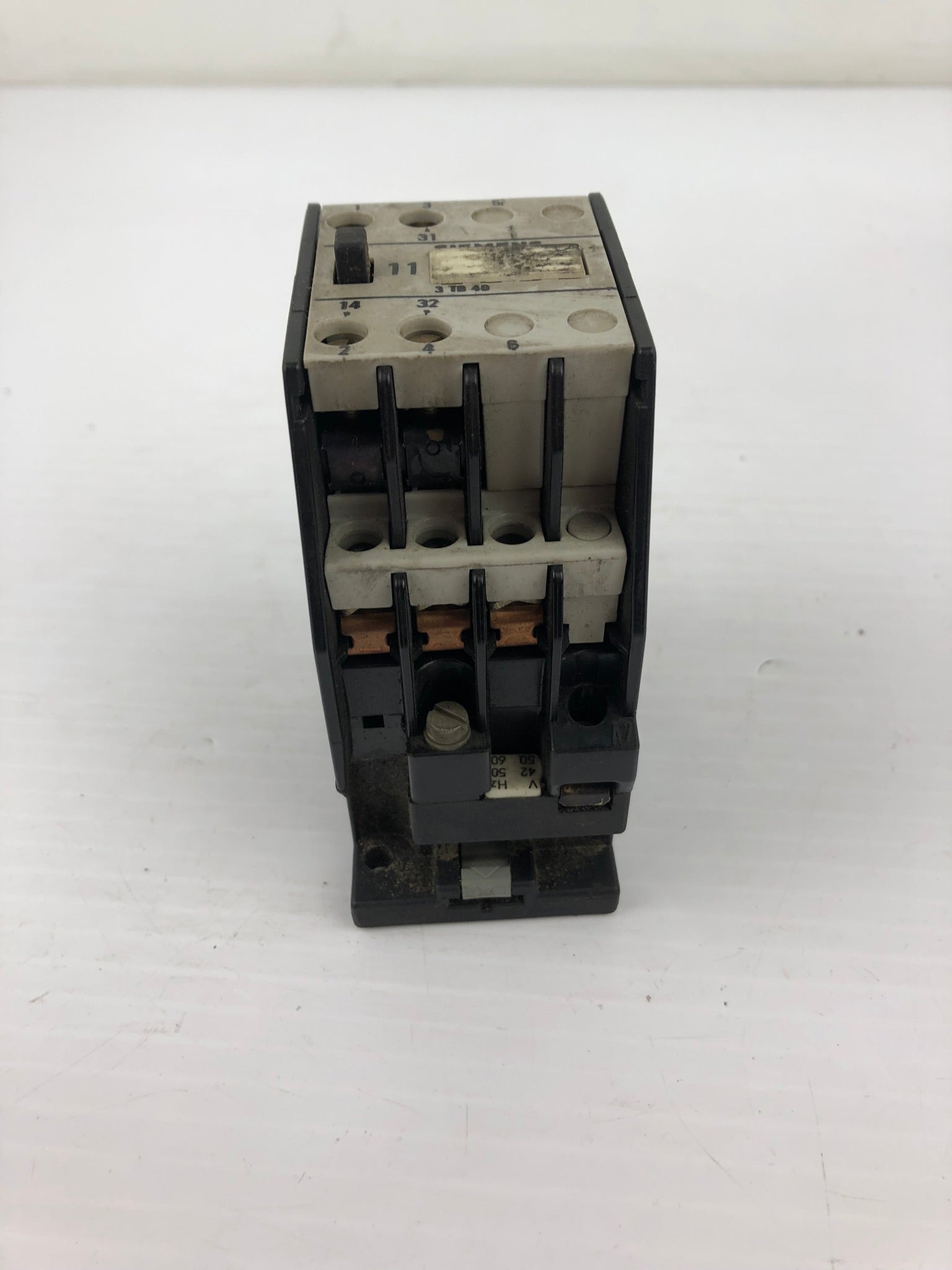 Siemens 3TB40 Contactor 12-0A