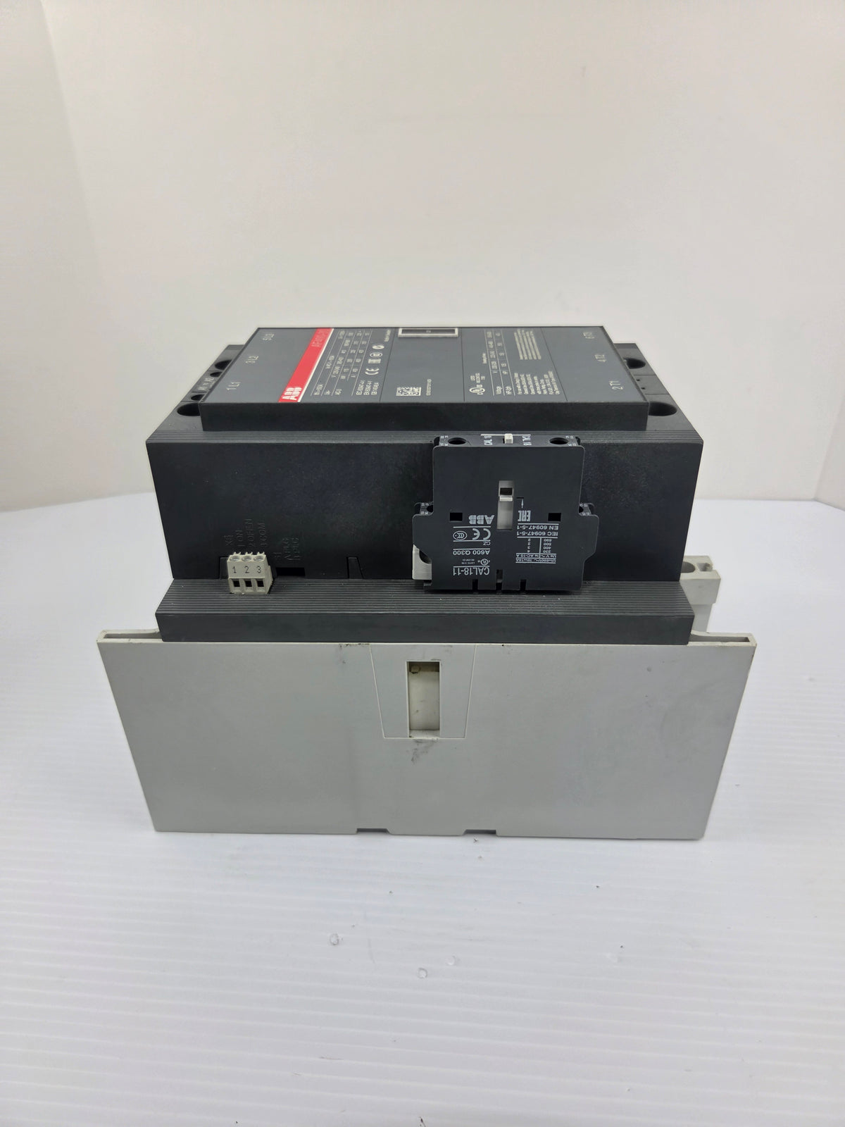 ABB AF400-30 IEC Contactor 400A AC-3 600A AC-1 3 Pole 100-250V AC/DC Coil