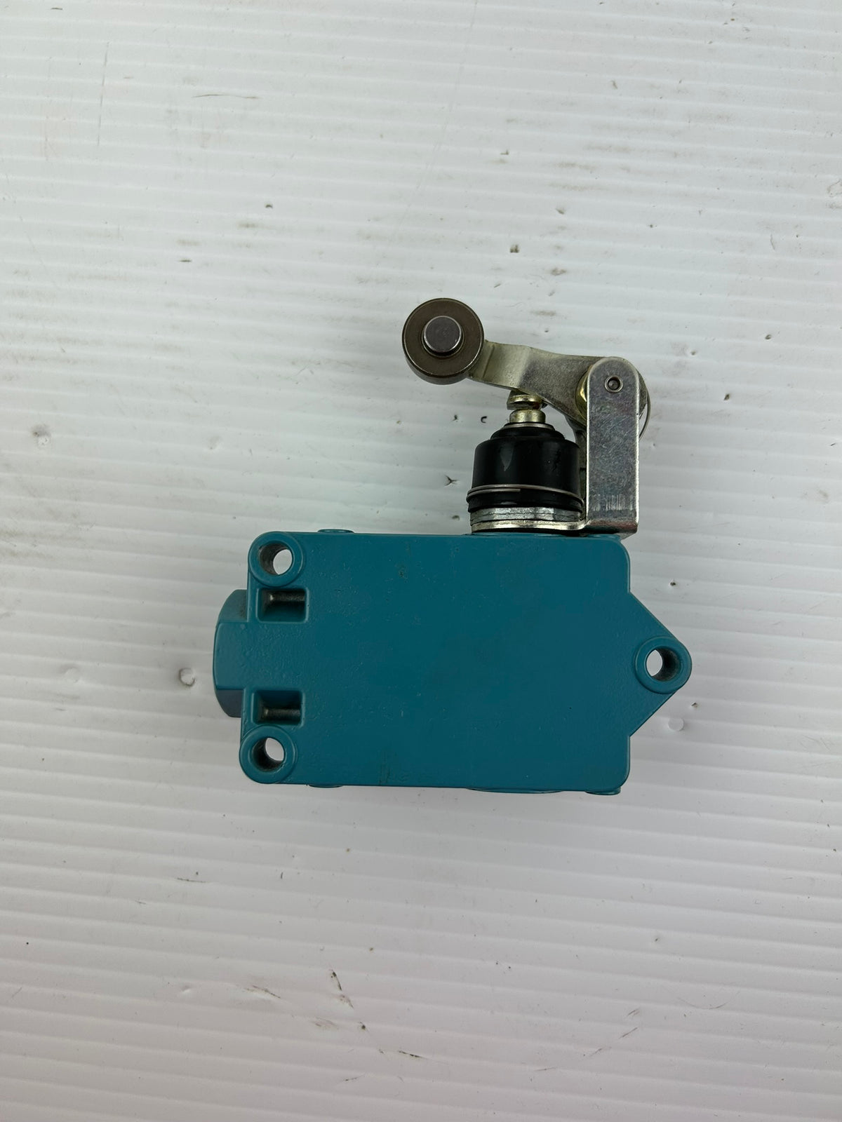 Micro Switch L59 Limit Switch Roller Lever 10A 125/250VAC DTF2-2RN2-LH