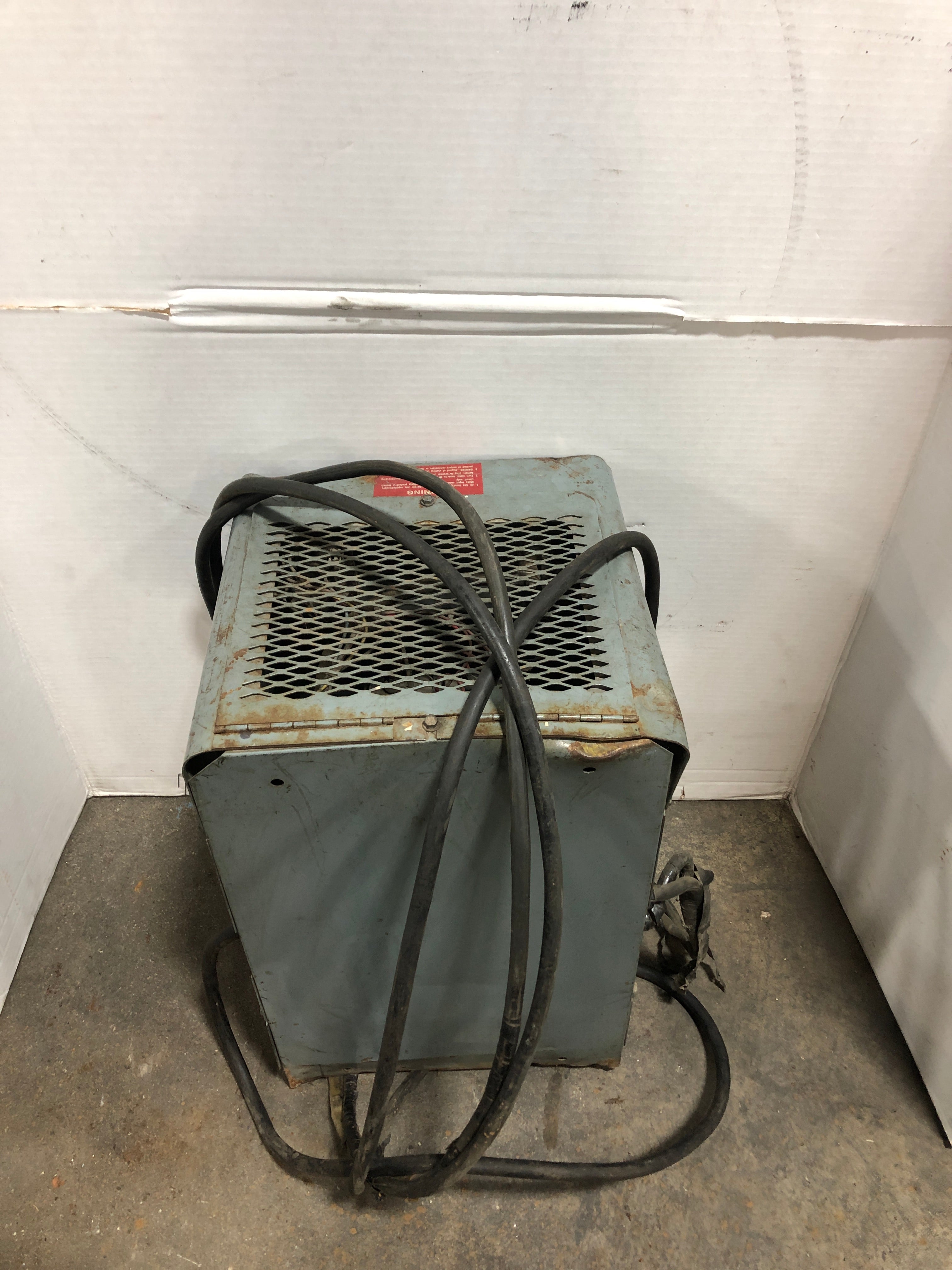 Hobart 1R6-450 Battery Charger Battery Type: LA 1PH 115/208/230V 20/11/10A 60Hz