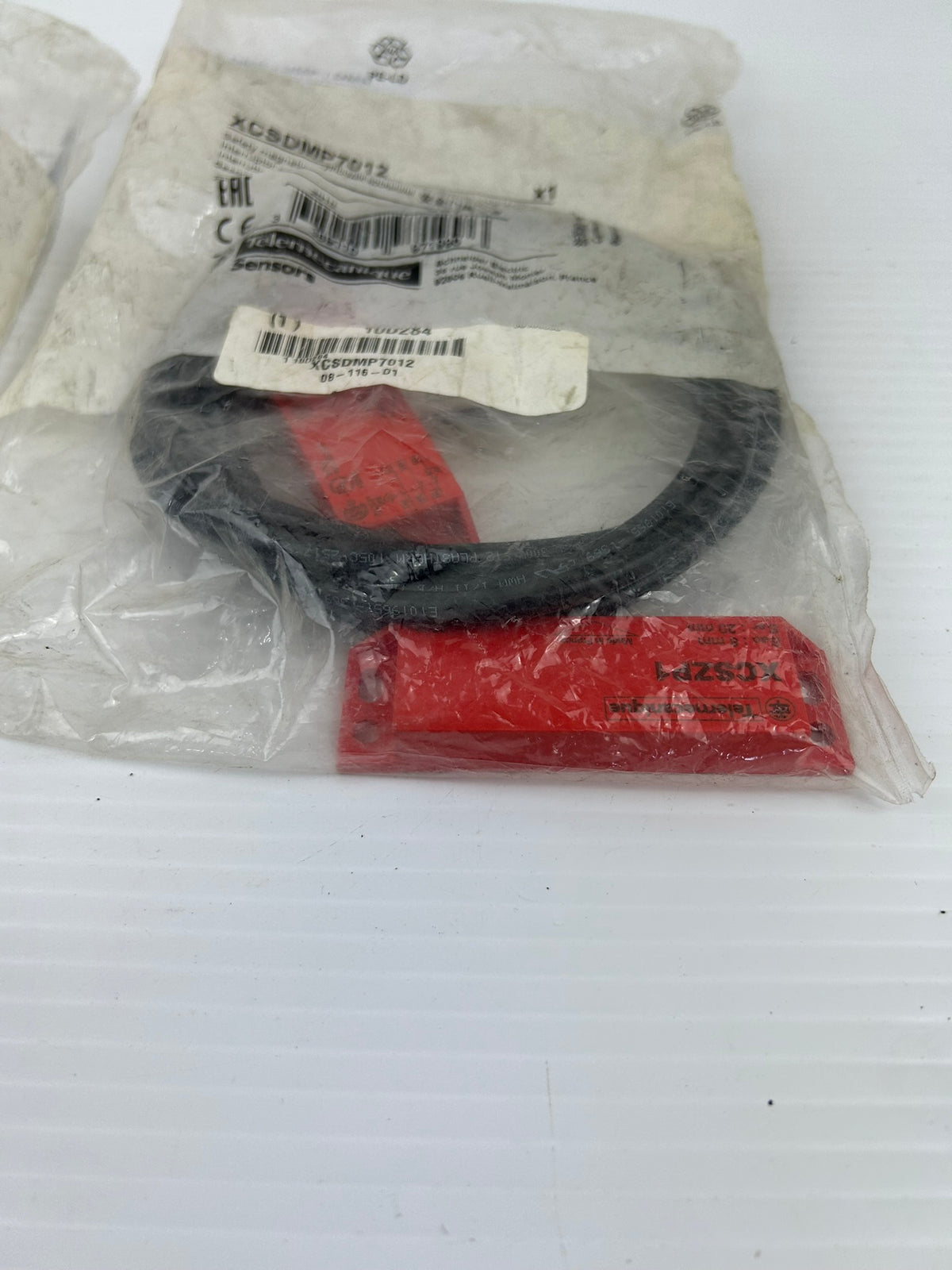 Telemecanique XCS-DMP7012 Magnetic Safety Switch Sensor 24VDC 2M Cable Lot of 2