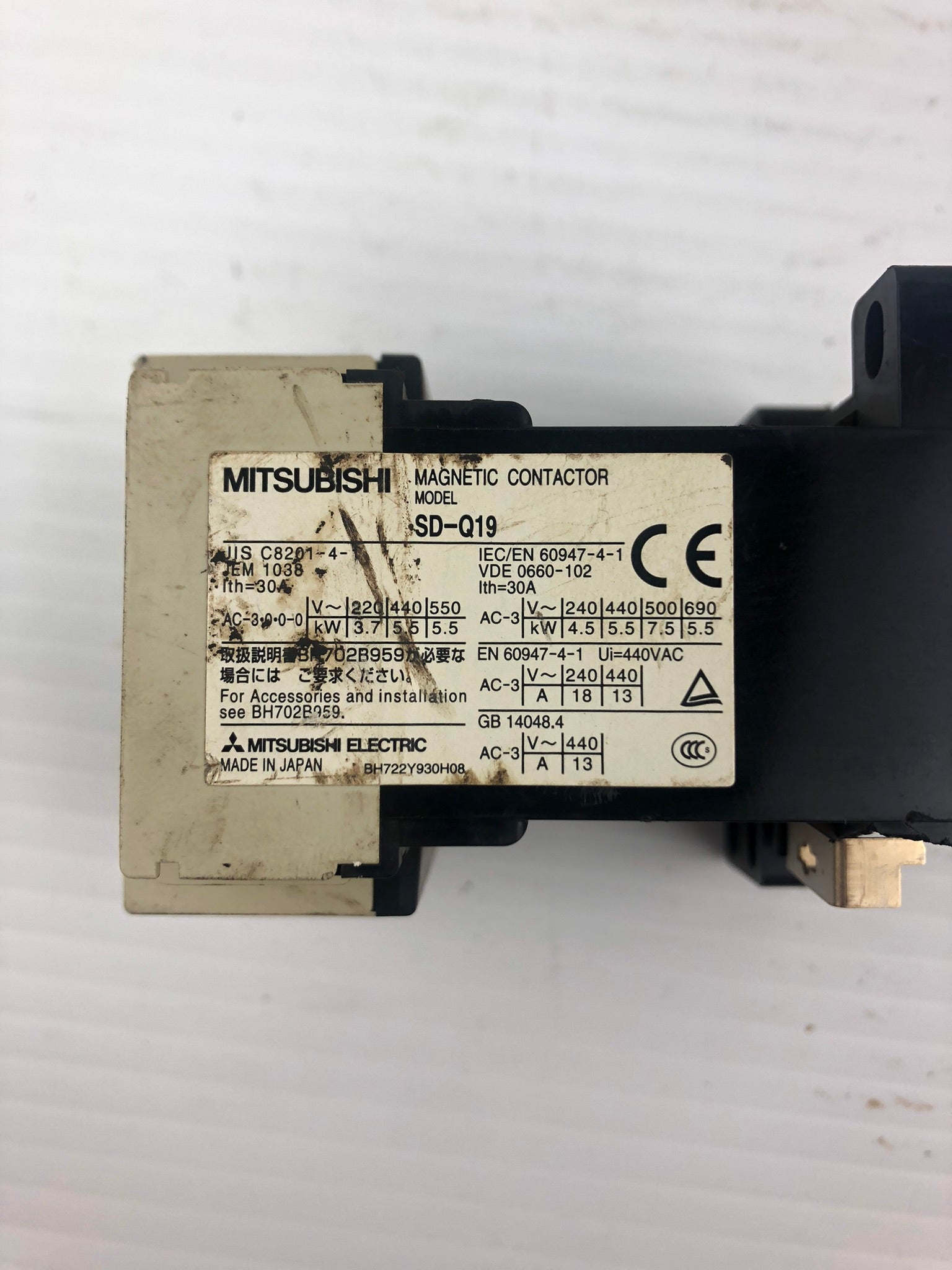 Mitsubishi SD-Q19 Magnetic Contactor - Broken Bottom