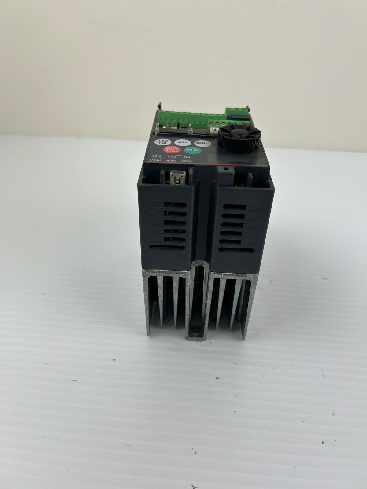 Mitsubishi FR-E720-0.75K VFD Inverter Drive 3 Phase 200-240V 0.75kW 1HP