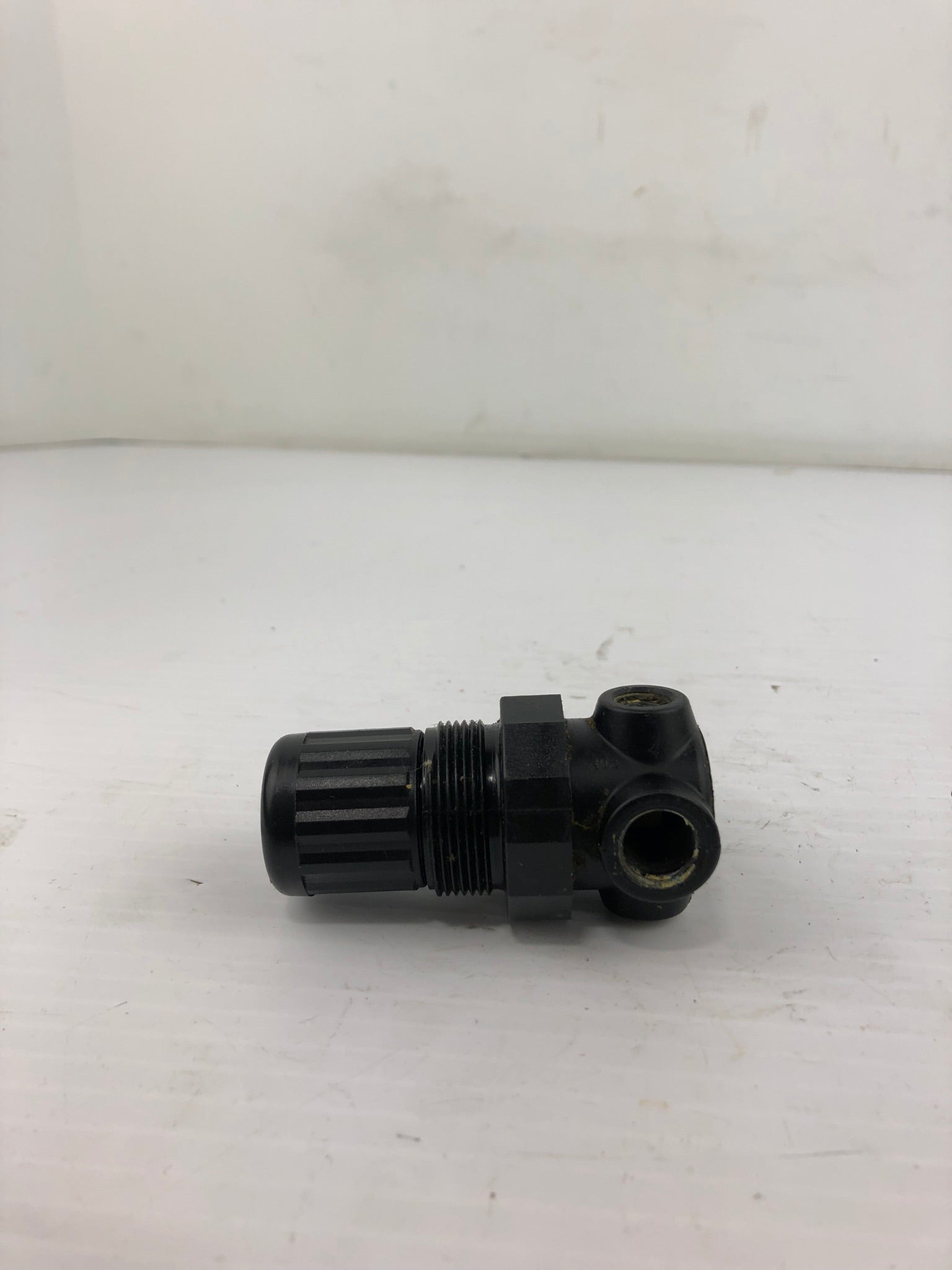 Norgren R07-200-RGKA Compressed Air Regulator and Gauge 18-013-212