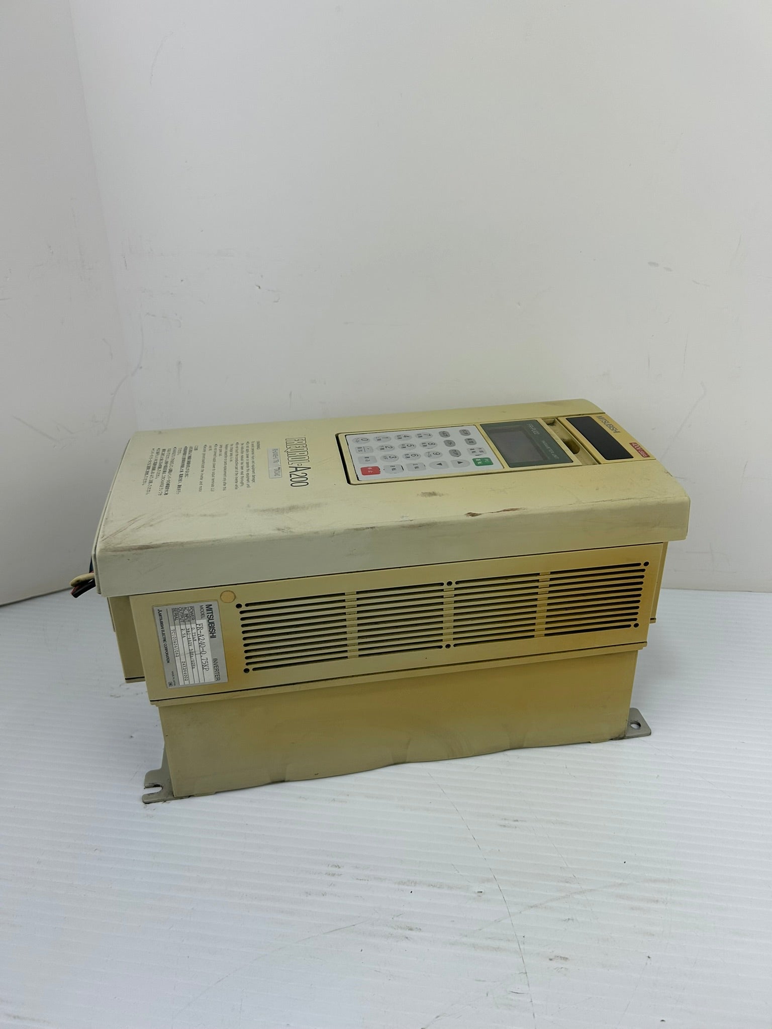 Mitsubishi FR-A240-0.75KP Inverter Freqrol A200 Drive 0.75kW with Keypad