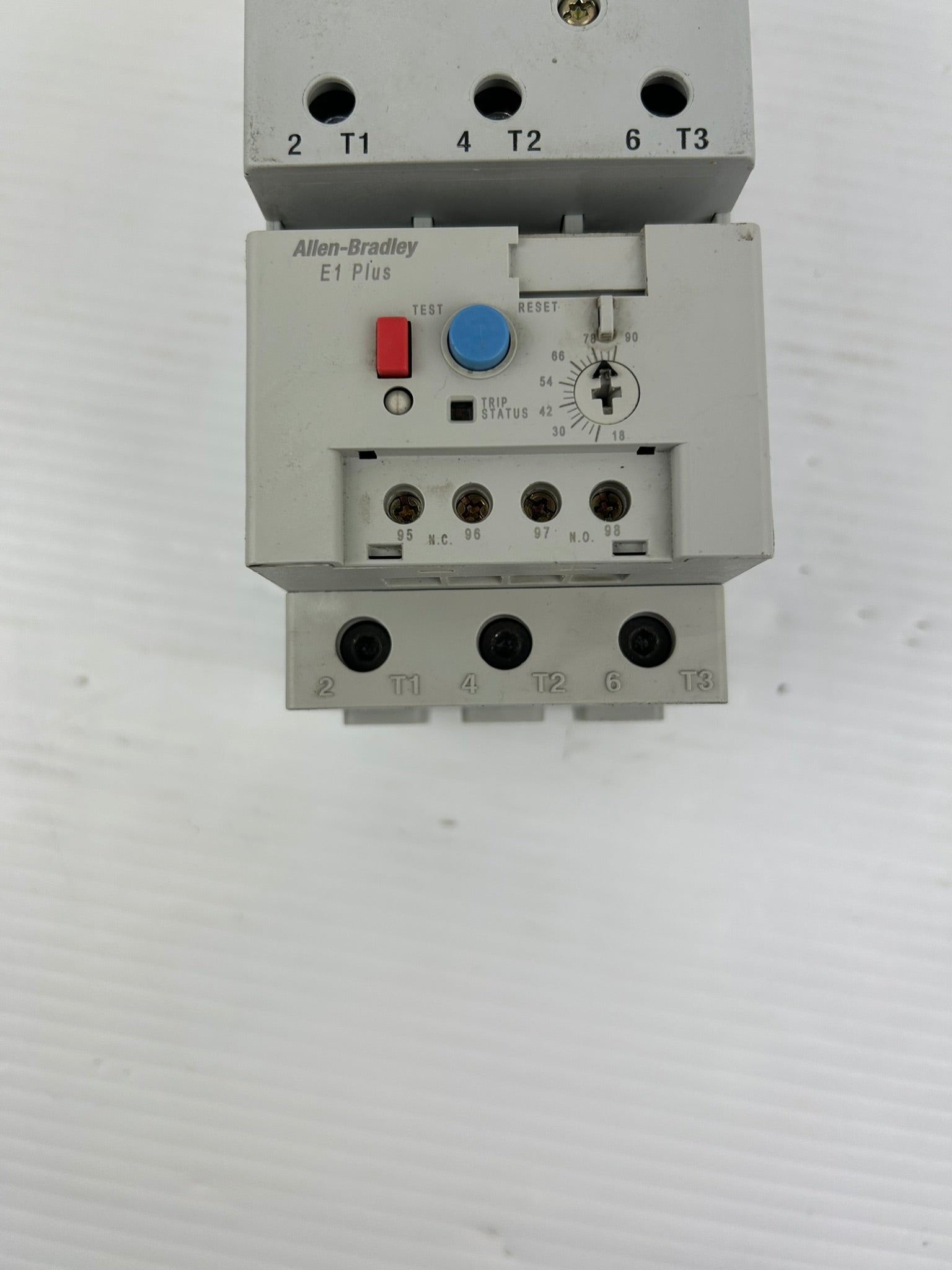 Allen Bradley 100-C85*00 Smart Motor Controller Ser. A & 193-EEGE Overload Relay