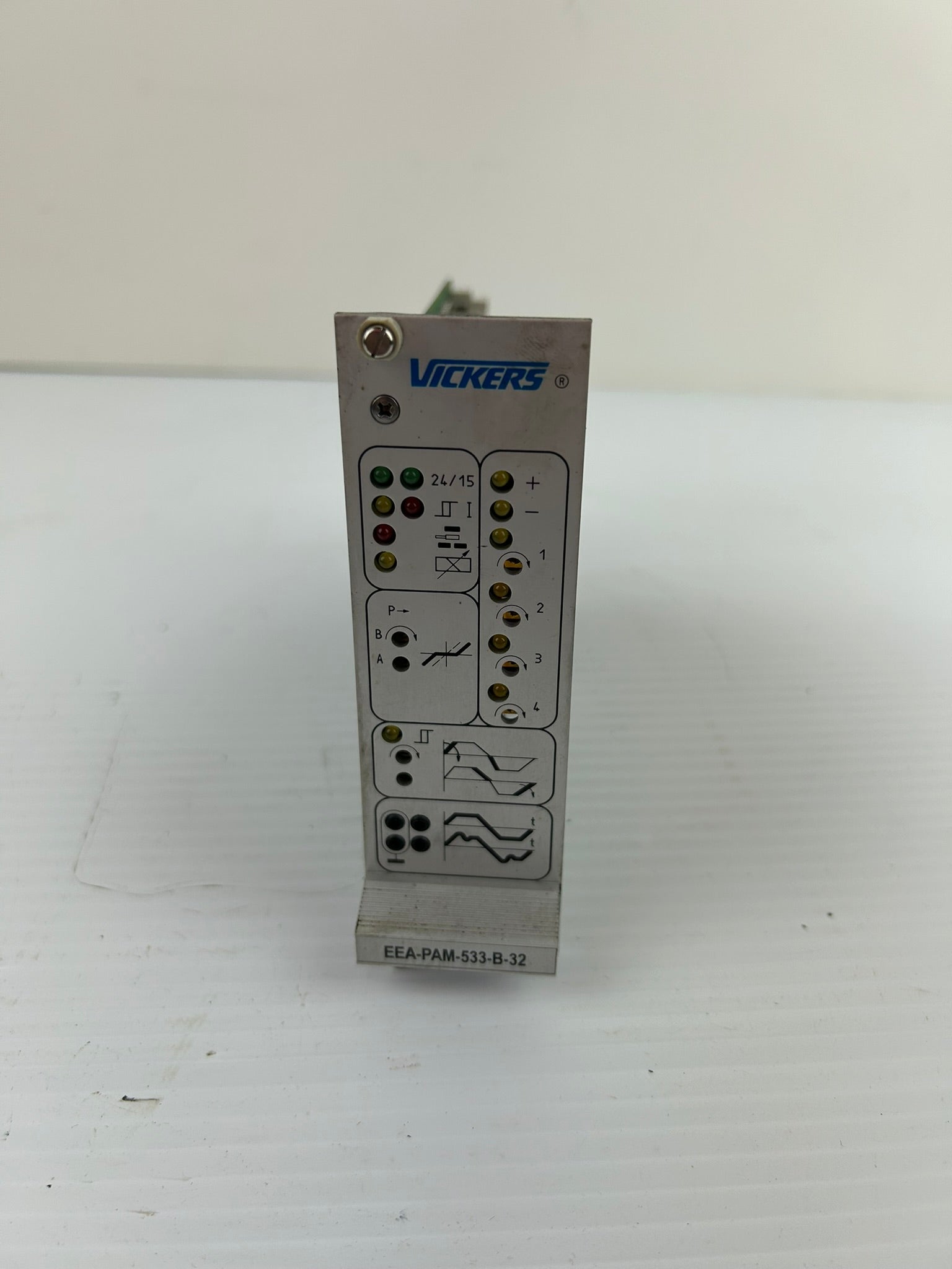 Vickers EEA-PAM-533-B-32 Power Amplifier Card EE-04052-042 24VDC 02-326023