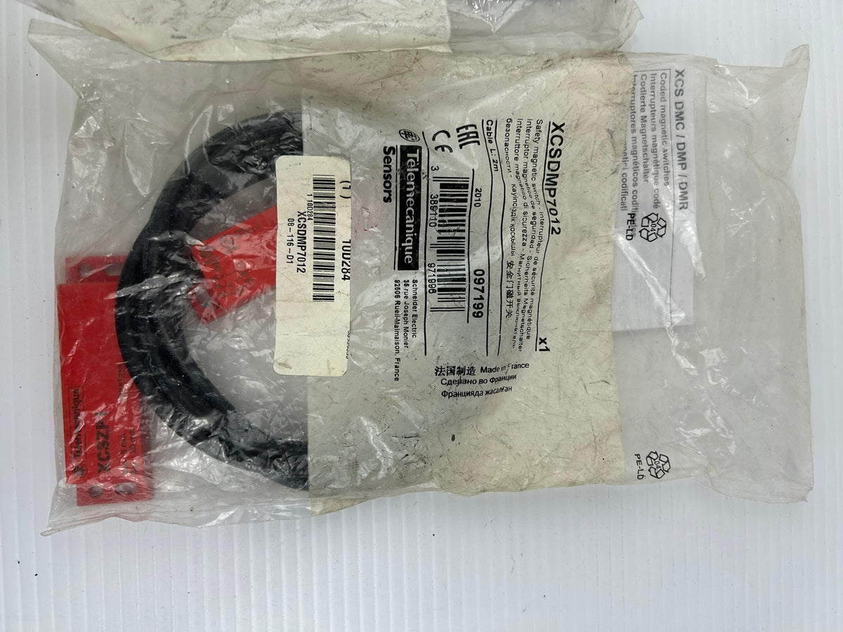 Telemecanique XCS-DMP7012 Magnetic Safety Switch Sensor 24VDC 2M Cable Lot of 2