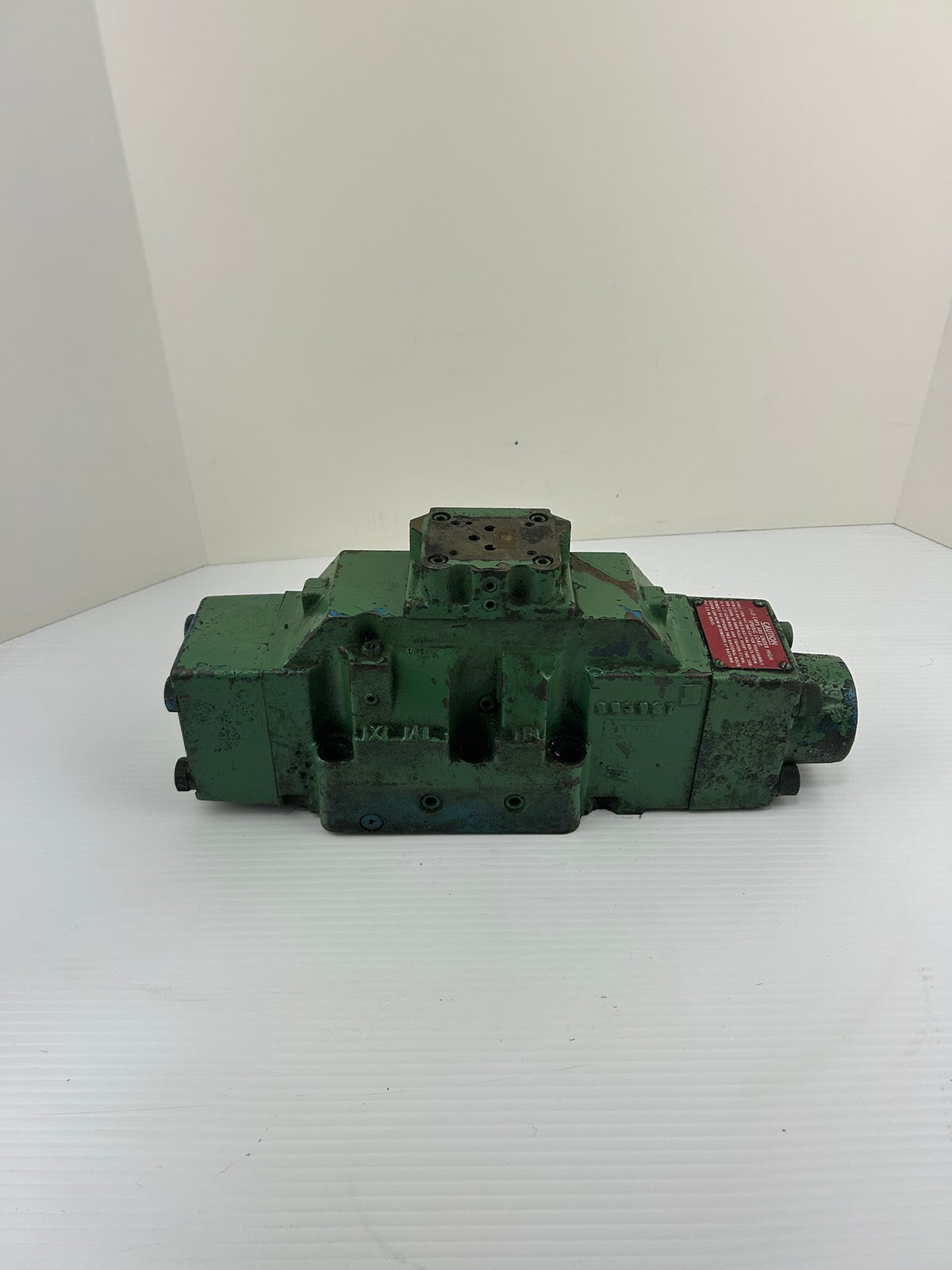 Vickers DG4V 3 2A W E 10 Directional Valve